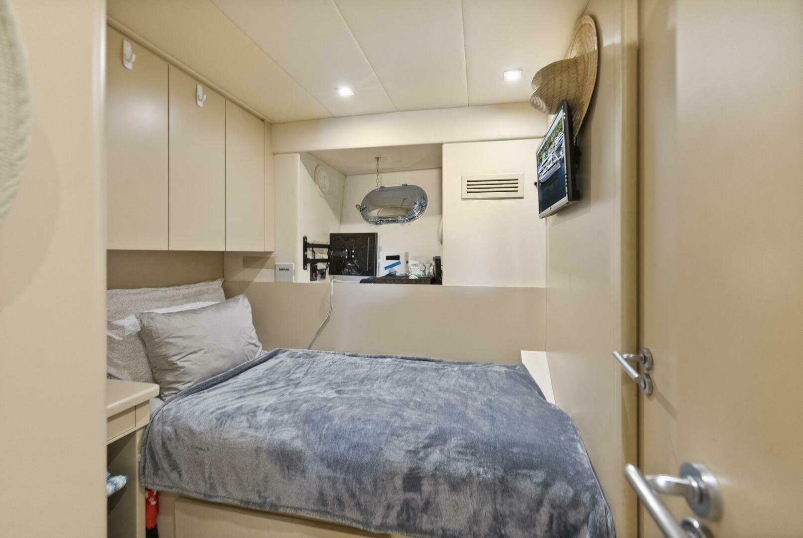 Slide: The Image of 2006 Tecnomar 35 Nadara - Crew Quarters - 4112808