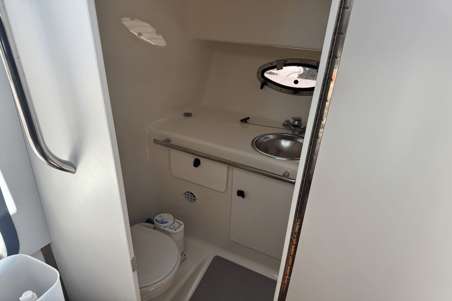 Slide: The Image of Tiara 2900 2006 - 6