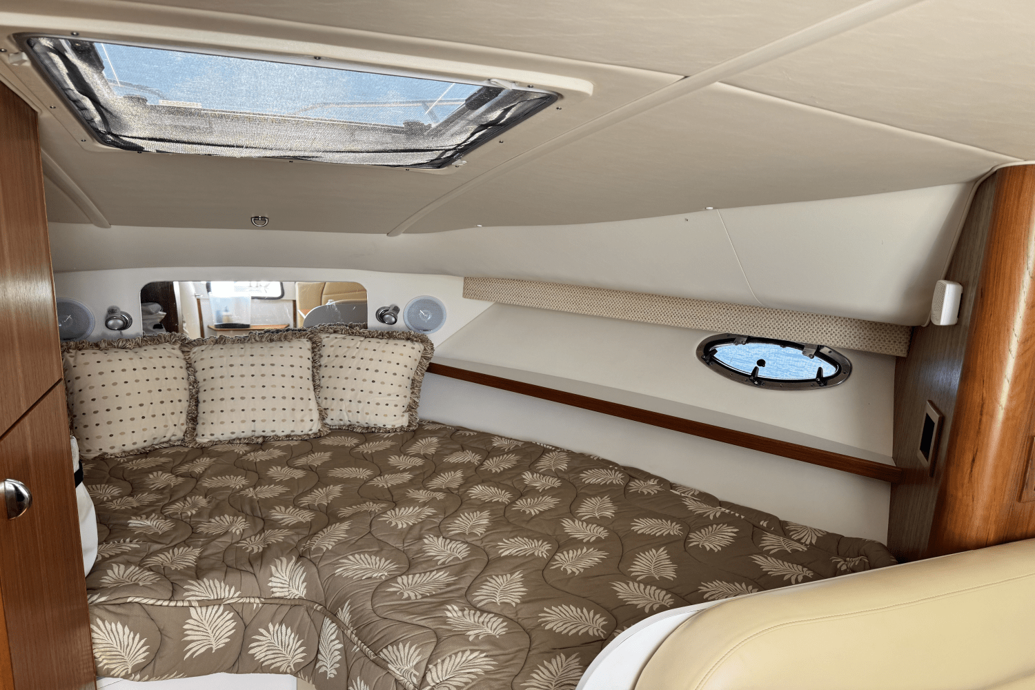 Slide: The Image of Tiara 2900 2006 - 8