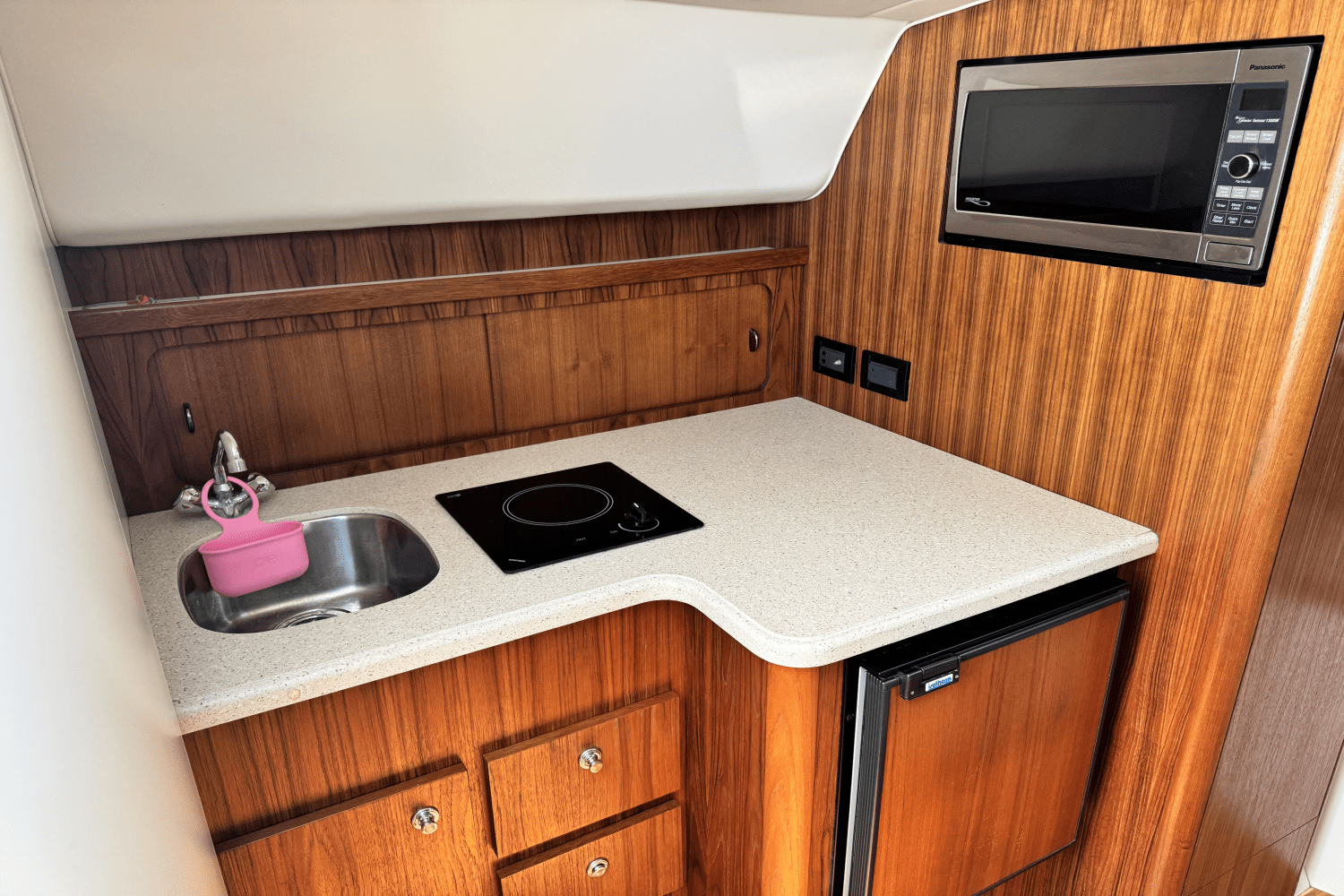 Slide: The Image of Tiara 2900 2006 - 9