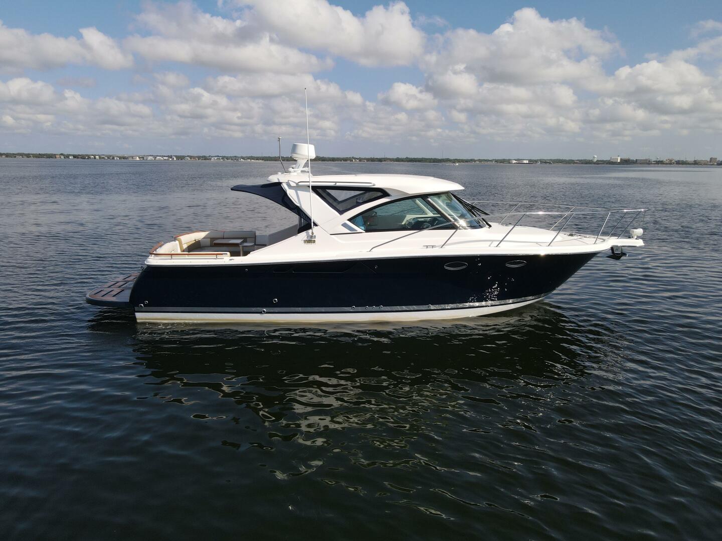 Slide: The Image of 2014 Tiara Yachts 3100 Coronet- YOU ME & SOB- STBD Profile - 5266943