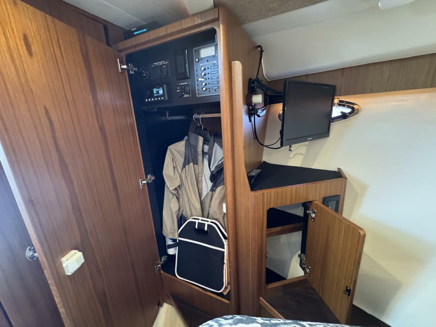 Slide: The Image of 2014 Tiara Yachts 3100 Coronet- YOU ME & SOB- Cabin - 5266947