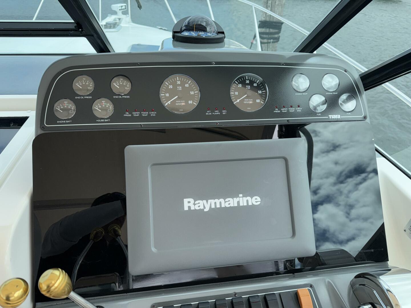 Slide: The Image of Tiara 3100 Open 2000 - 5271516