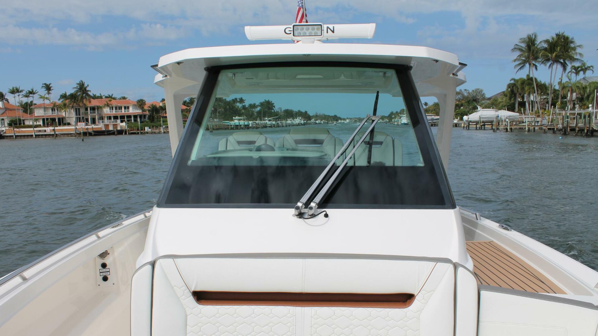 Slide: The Image of Tiara 34 LS 2023 - 5073889