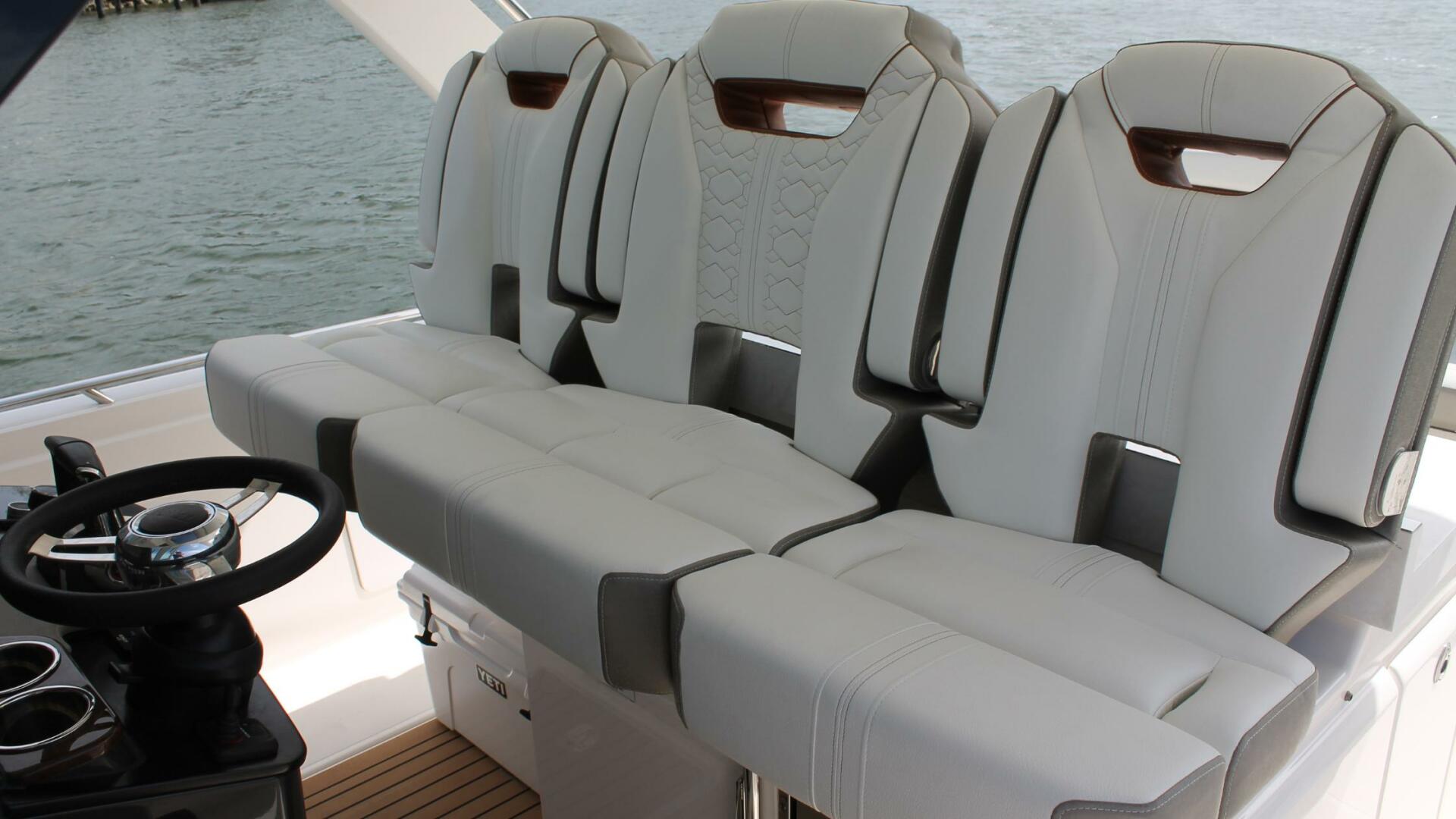 Slide: The Image of Helm Seating - 5073908