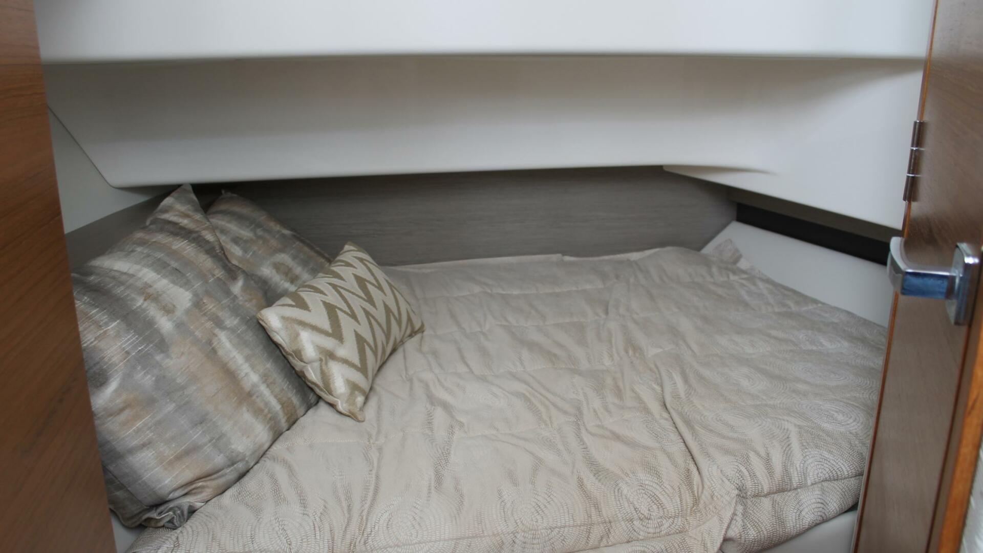 Slide: The Image of Berth - 5073916