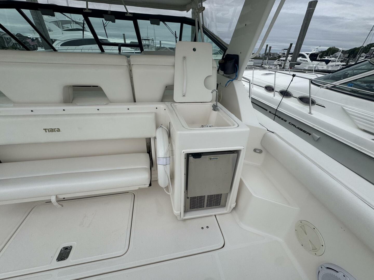 Slide: The Image of Tiara 3500 Express 2001 - 5336075