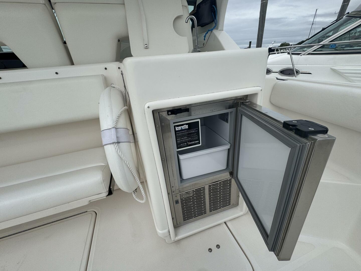 Slide: The Image of Tiara 3500 Express 2001 - 5336076