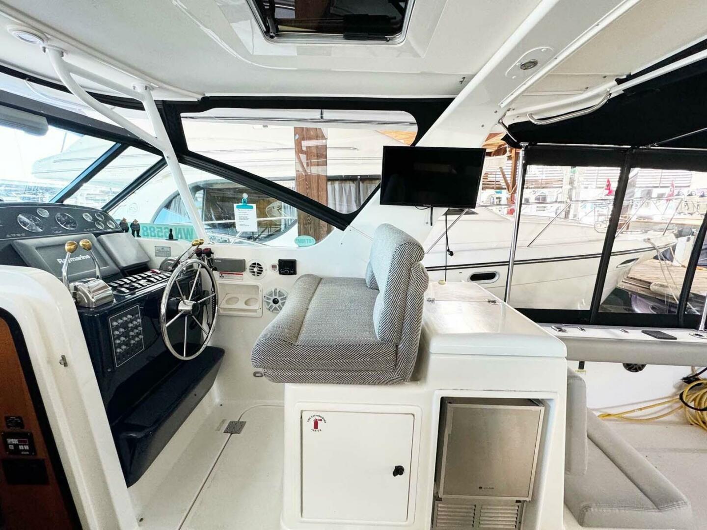 Slide: The Image of Tiara 3500 Open 2000 - 4365771