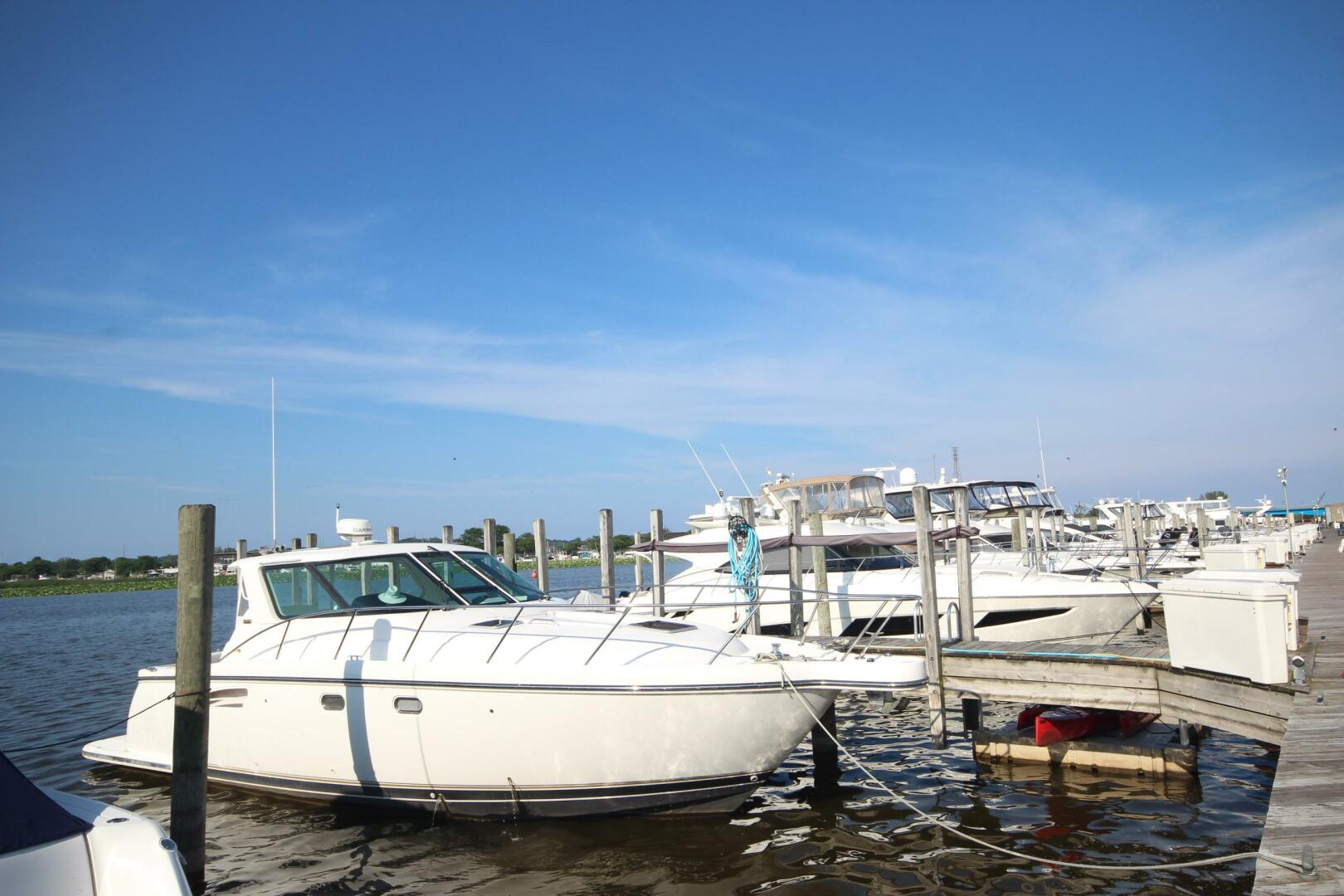 Slide: The Image of Tiara 3600 Sovran 2004 - 5507349