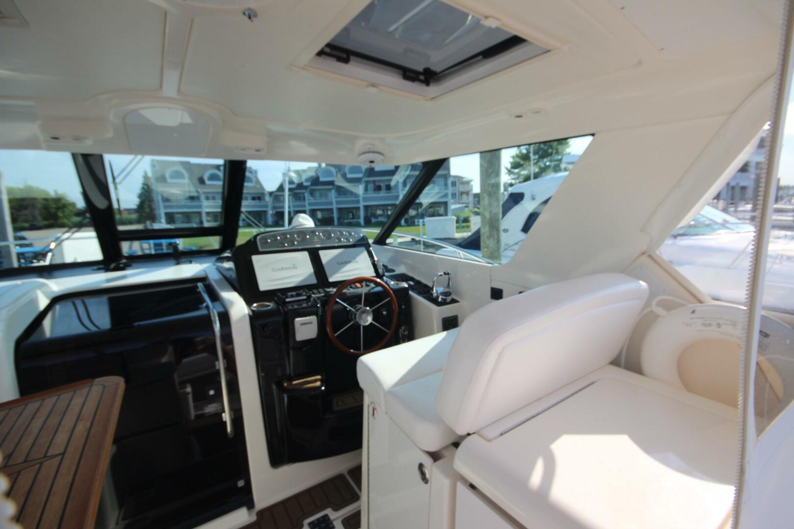 Slide: The Image of Tiara 3600 Sovran 2004 - 5507358