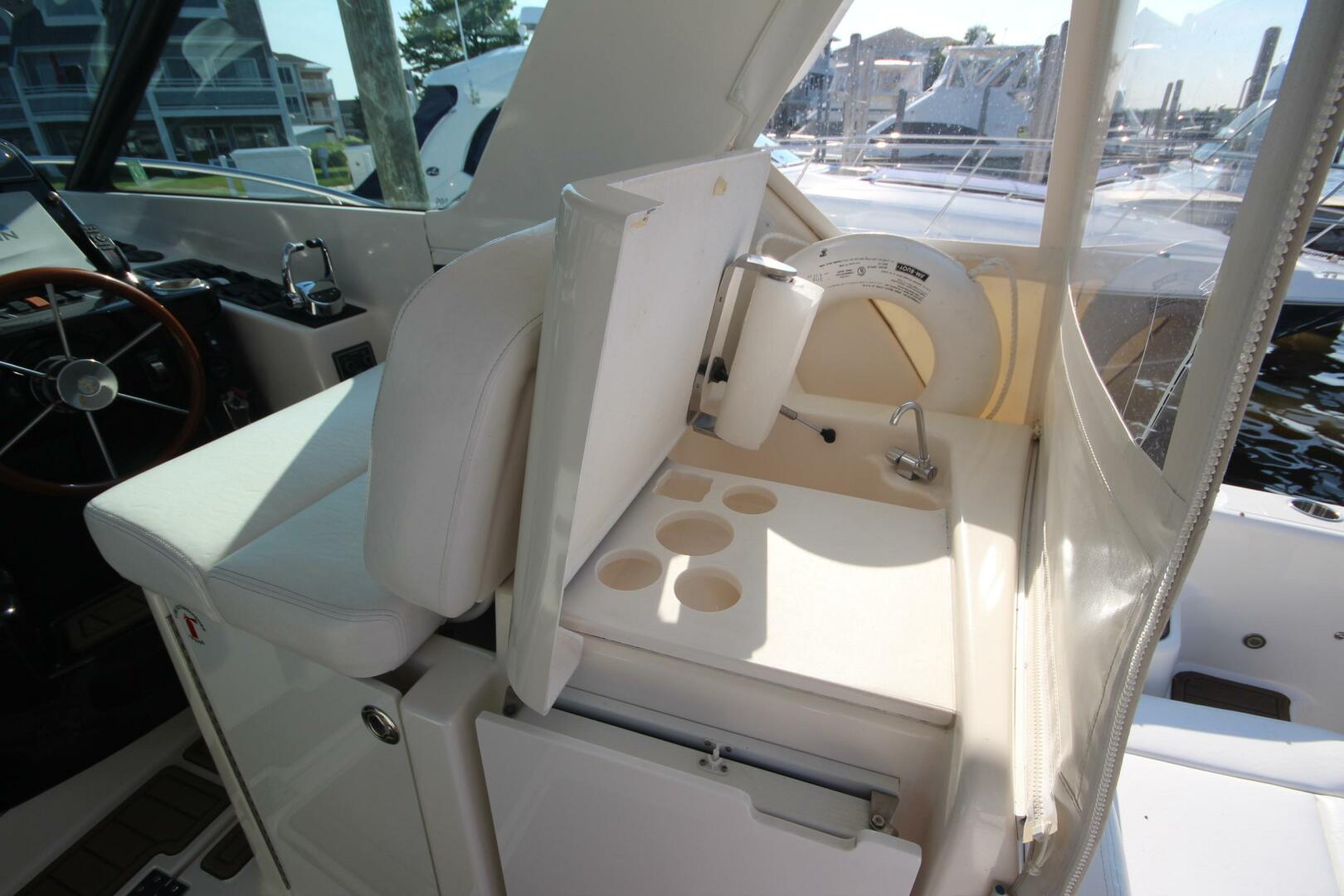 Slide: The Image of Tiara 3600 Sovran 2004 - 5507363