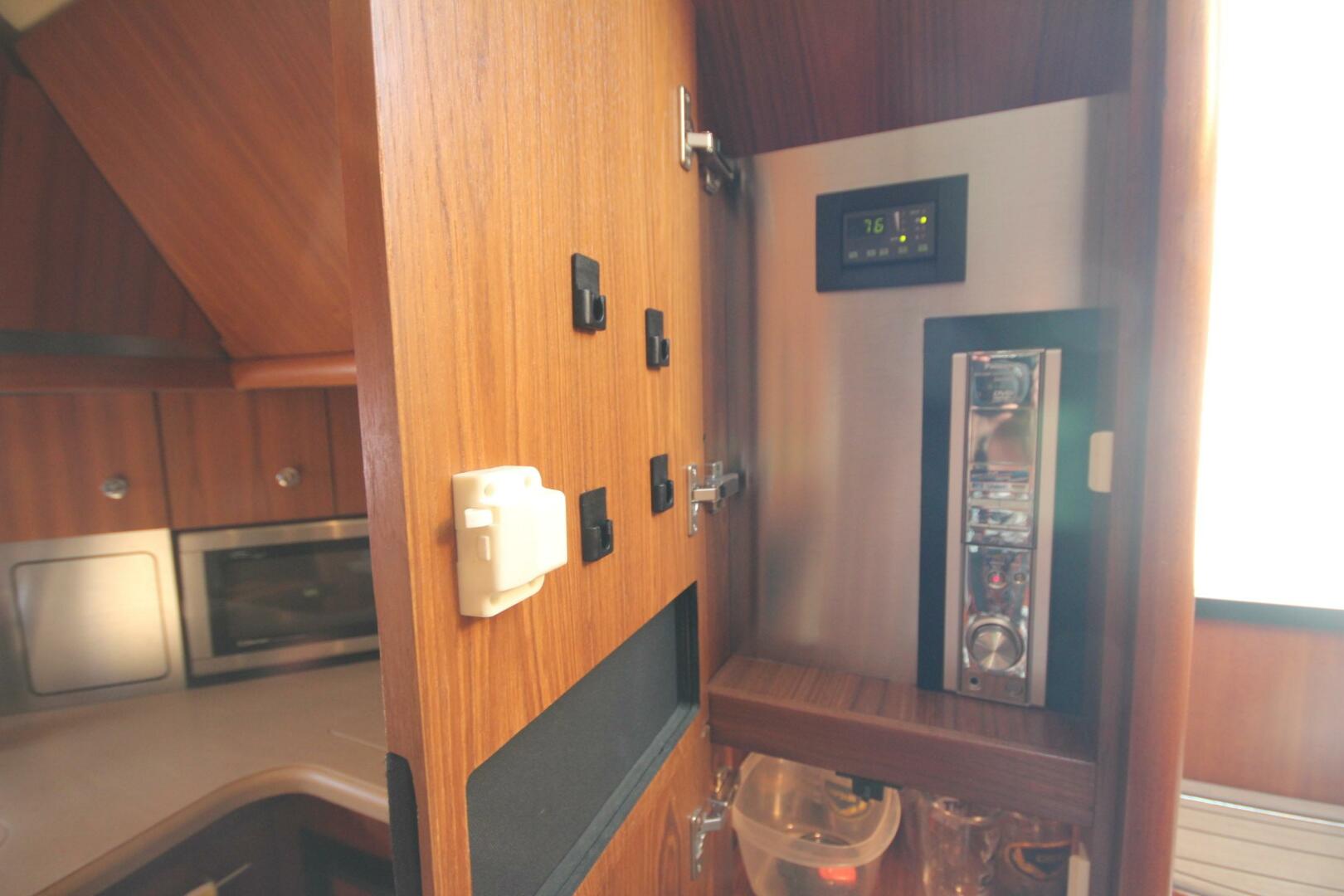 Slide: The Image of Tiara 3600 Sovran 2004 - 5507370