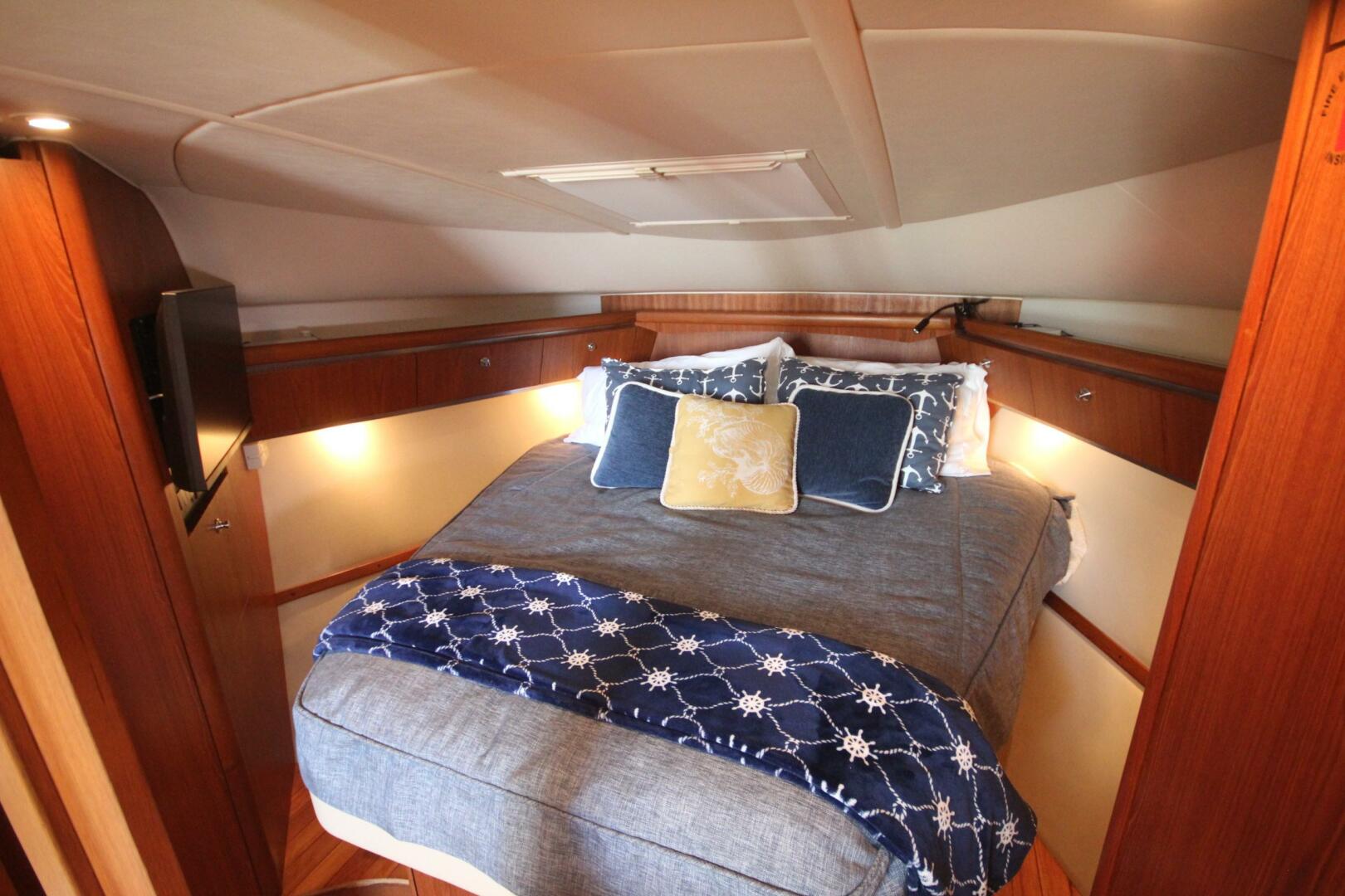 Slide: The Image of Tiara 3600 Sovran 2004 - 5507372