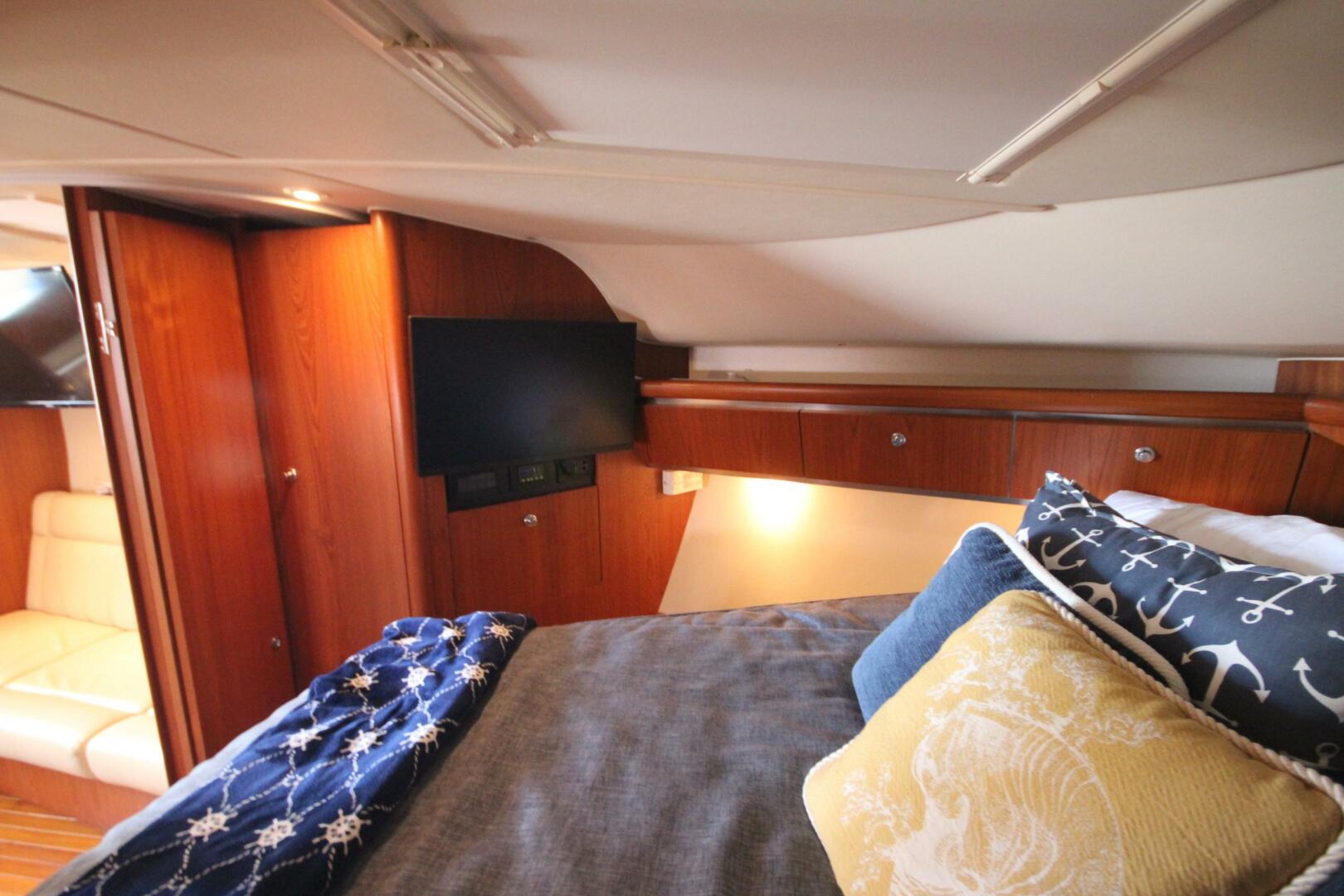 Slide: The Image of Tiara 3600 Sovran 2004 - 5507374