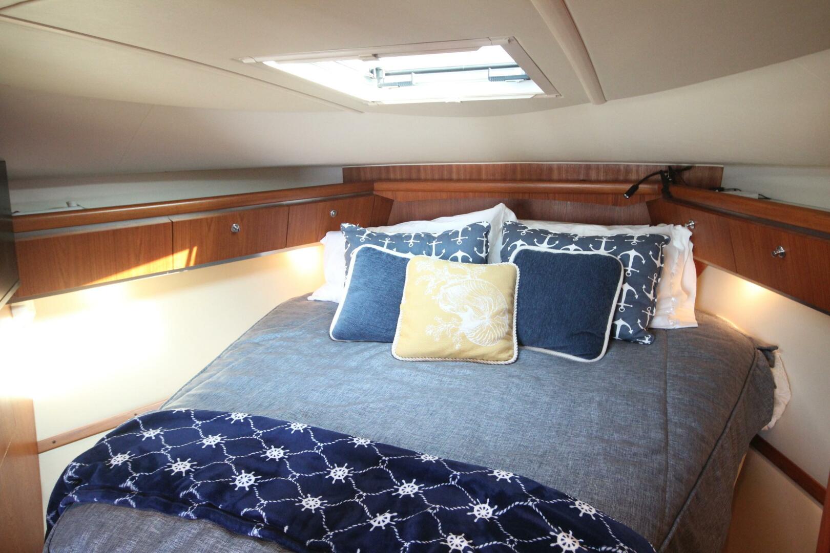 Slide: The Image of Tiara 3600 Sovran 2004 - 5507376