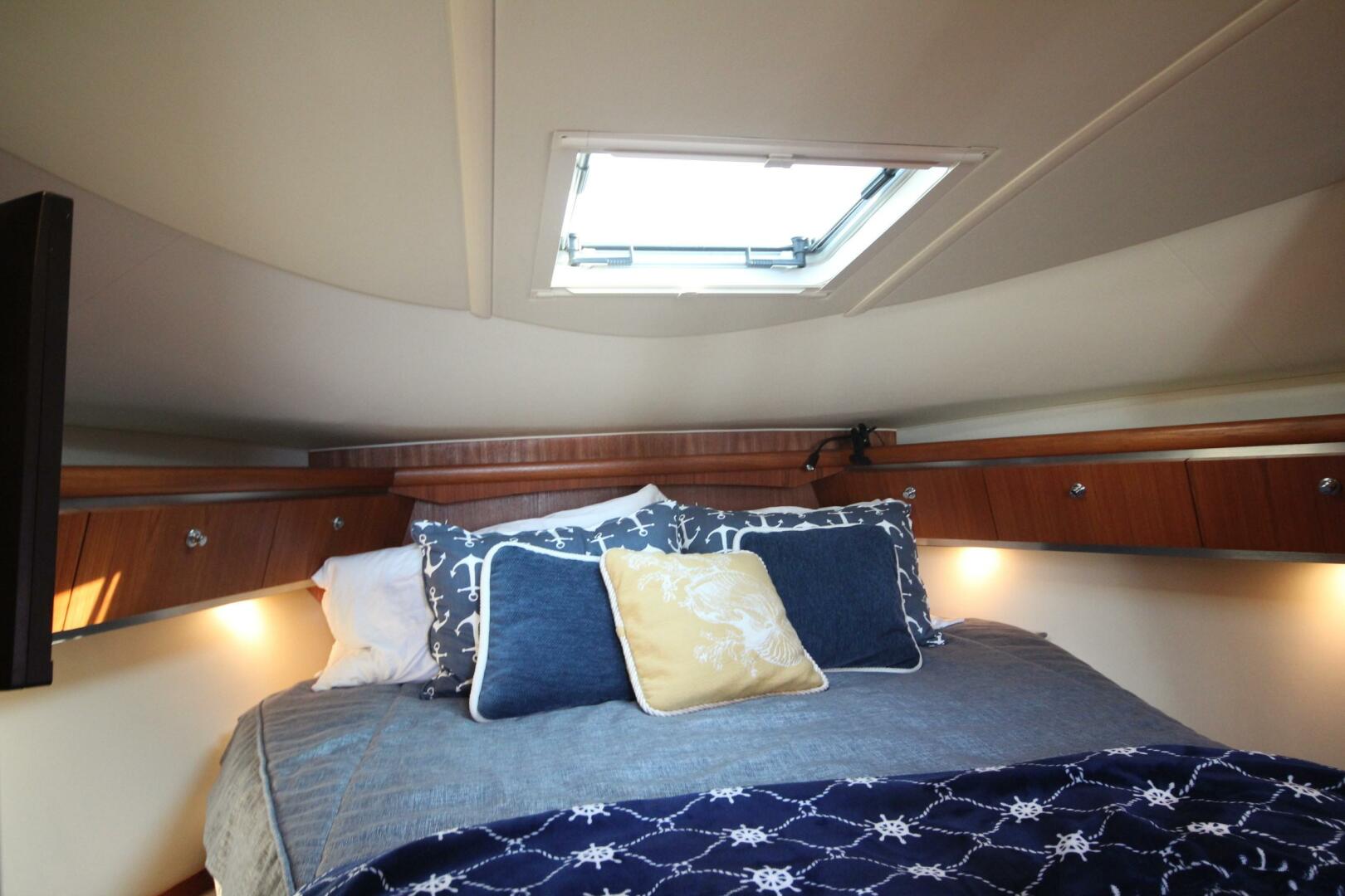 Slide: The Image of Tiara 3600 Sovran 2004 - 5507377