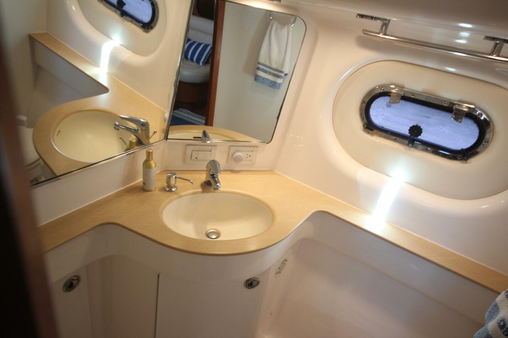 Slide: The Image of Tiara 3600 Sovran 2004 - 5507379