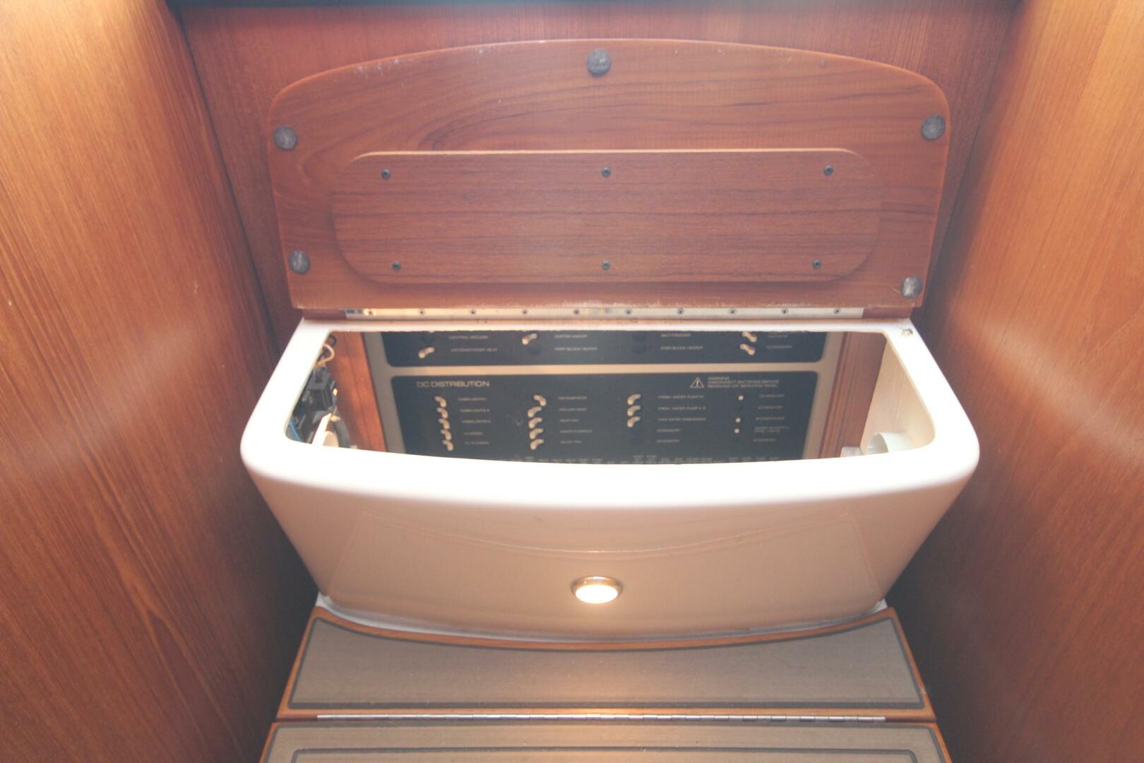 Slide: The Image of Tiara 3600 Sovran 2004 - 5507383