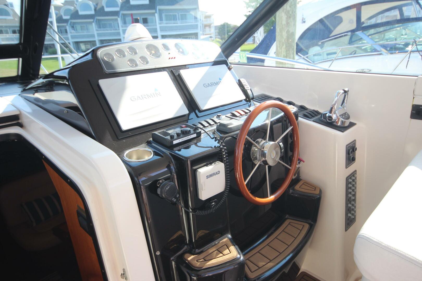 Slide: The Image of Tiara 3600 Sovran 2004 - 5507385