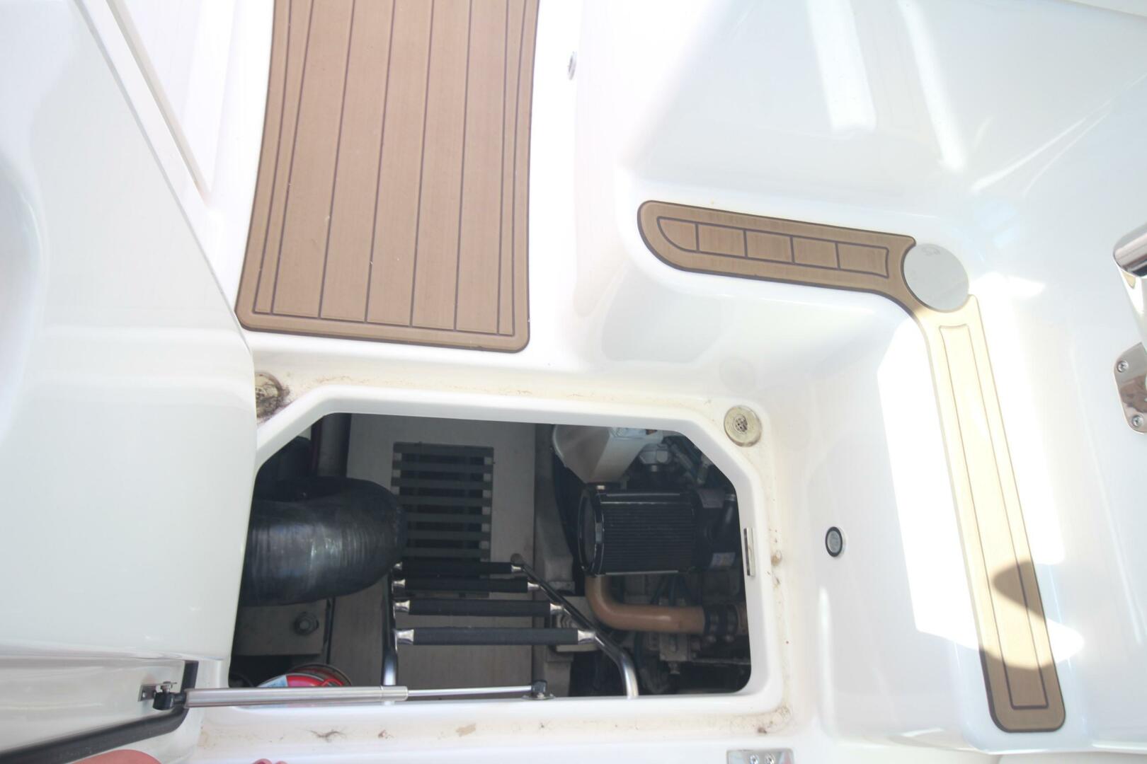 Slide: The Image of Tiara 3600 Sovran 2004 - 5507389