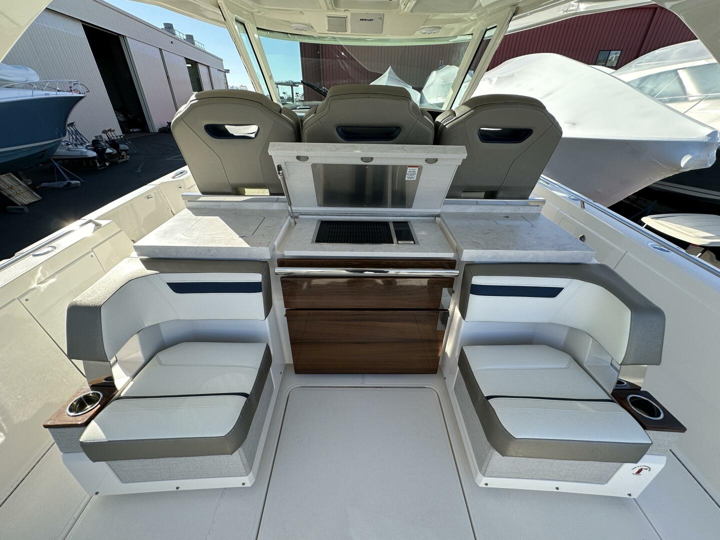 Slide: The Image of Tiara 38 2022 - 5236969