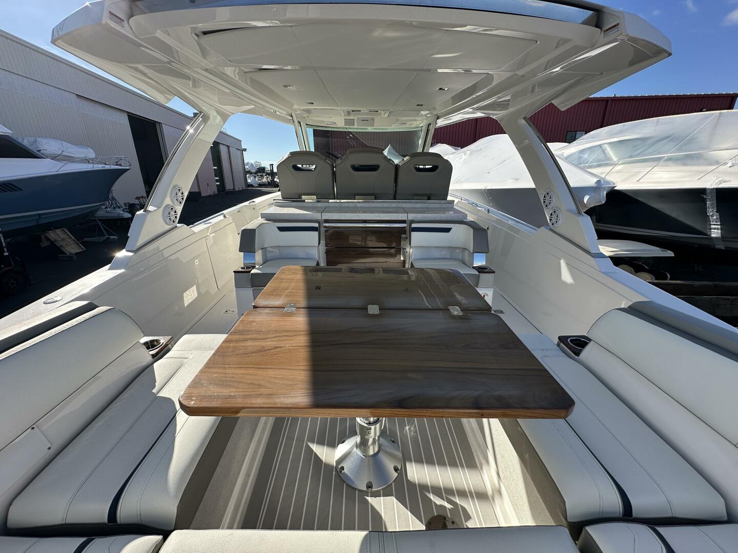 Slide: The Image of Tiara 38 2022 - 5236972