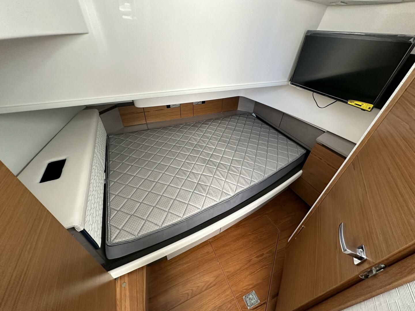 Slide: The Image of Tiara 38 2022 - 5236977