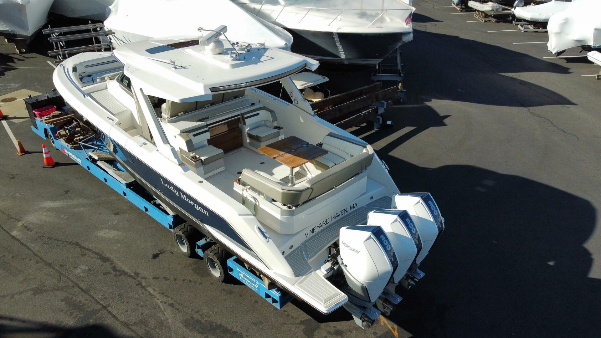 Slide: The Image of Tiara 38 2022 - 5236978