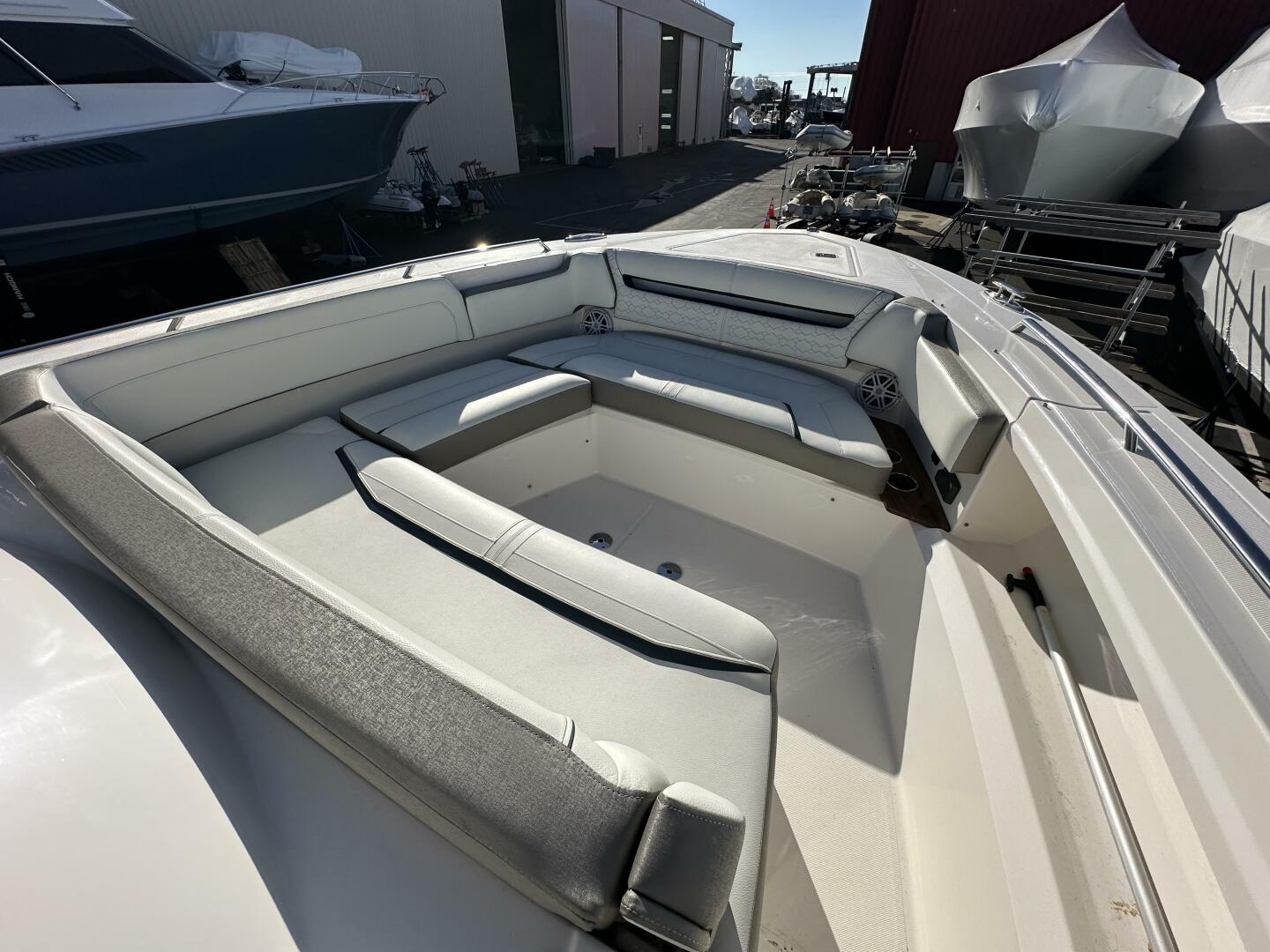 Slide: The Image of Tiara 38 2022 - 5236979