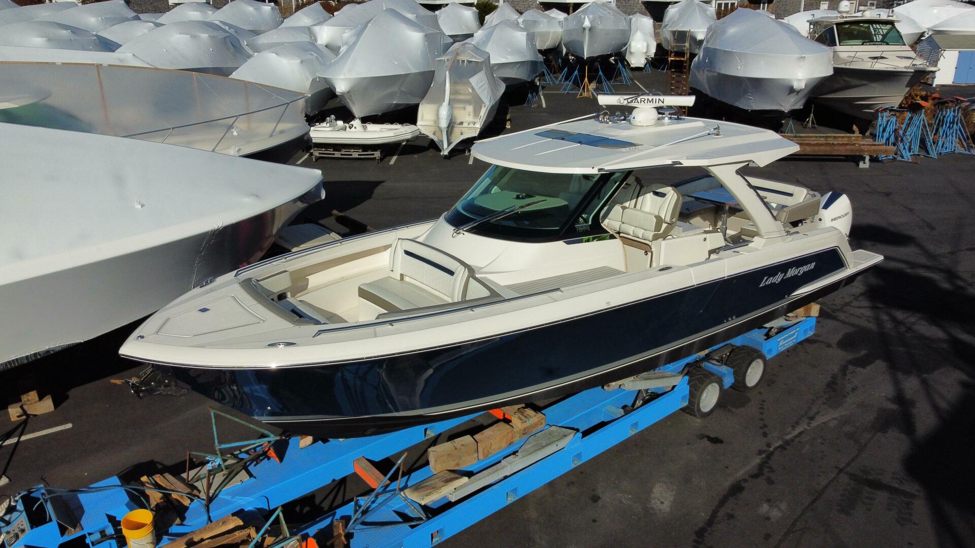 Slide: The Image of Tiara 38 2022 - 5236980