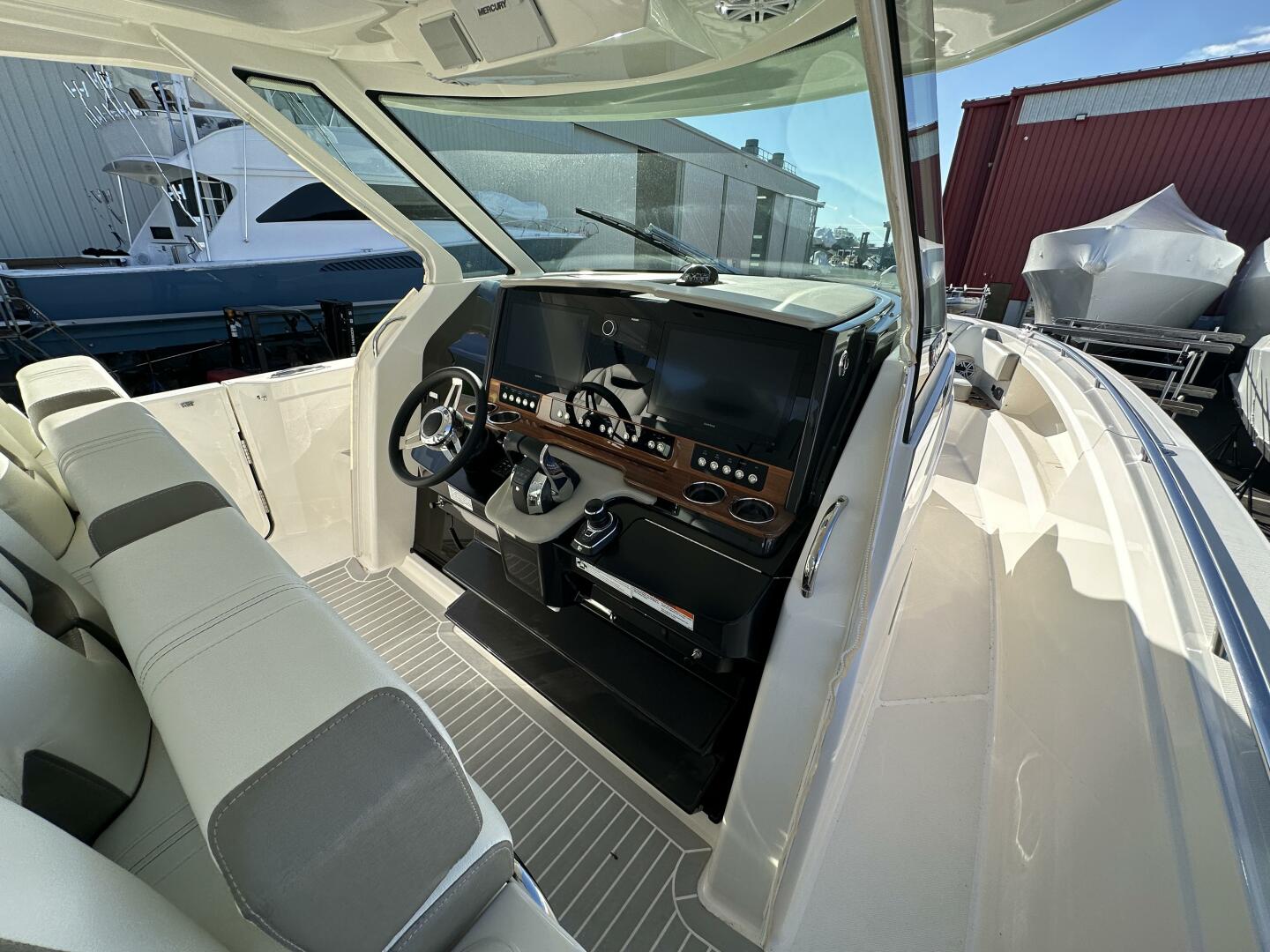 Slide: The Image of Tiara 38 2022 - 5236988