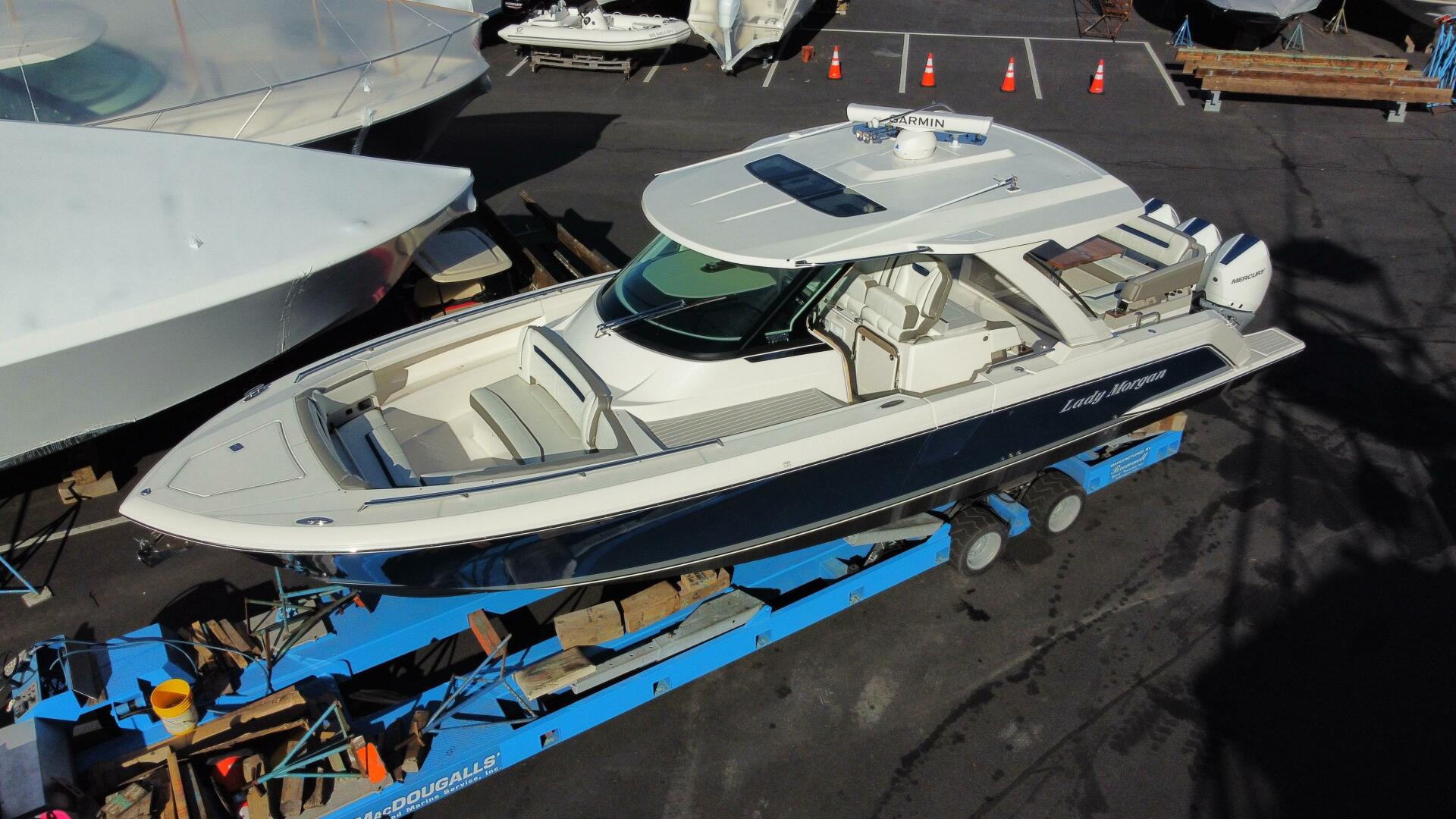 Slide: The Image of Tiara 38 2022 - 5236989