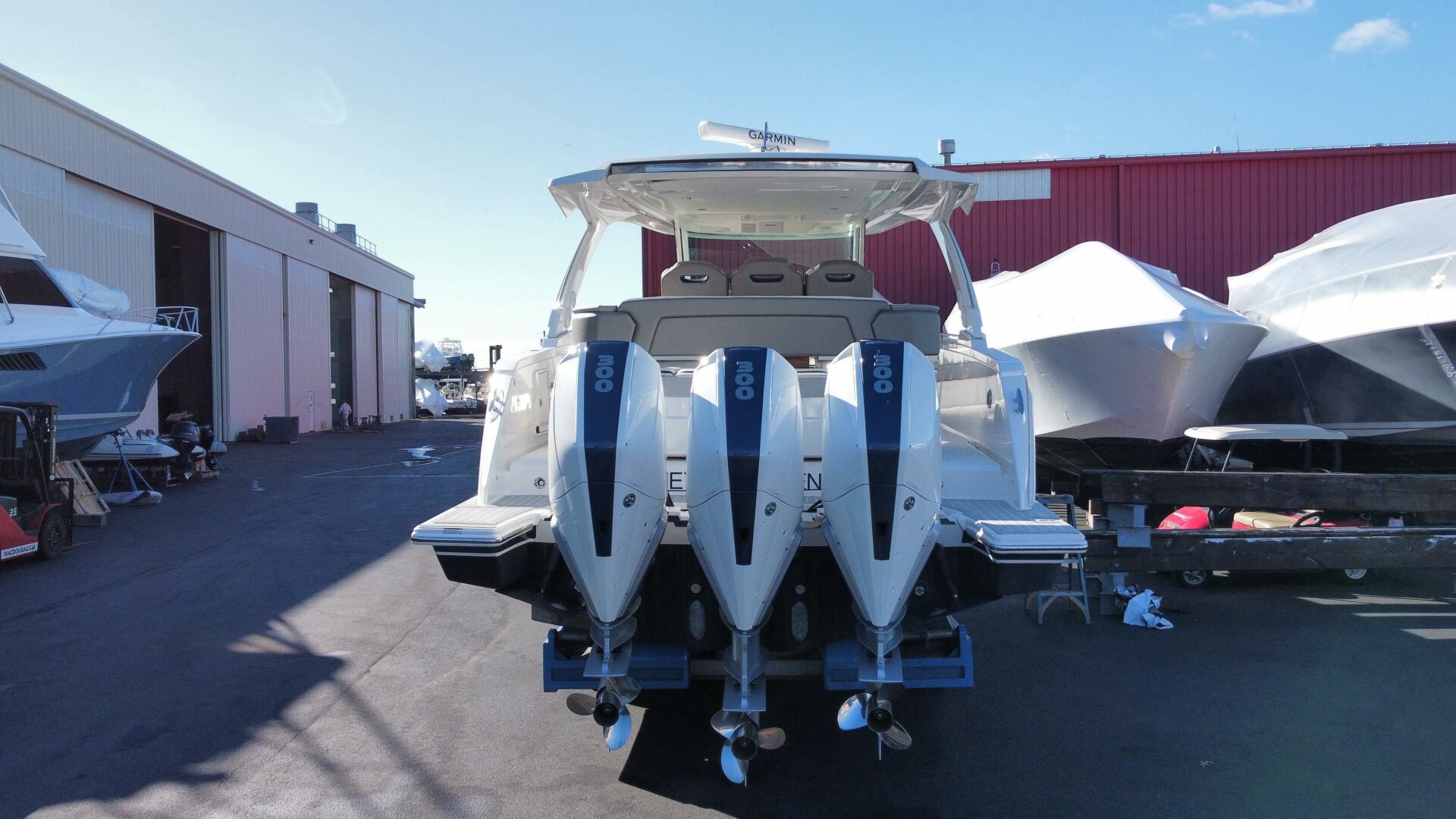 Slide: The Image of Tiara 38 2022 - 5236993