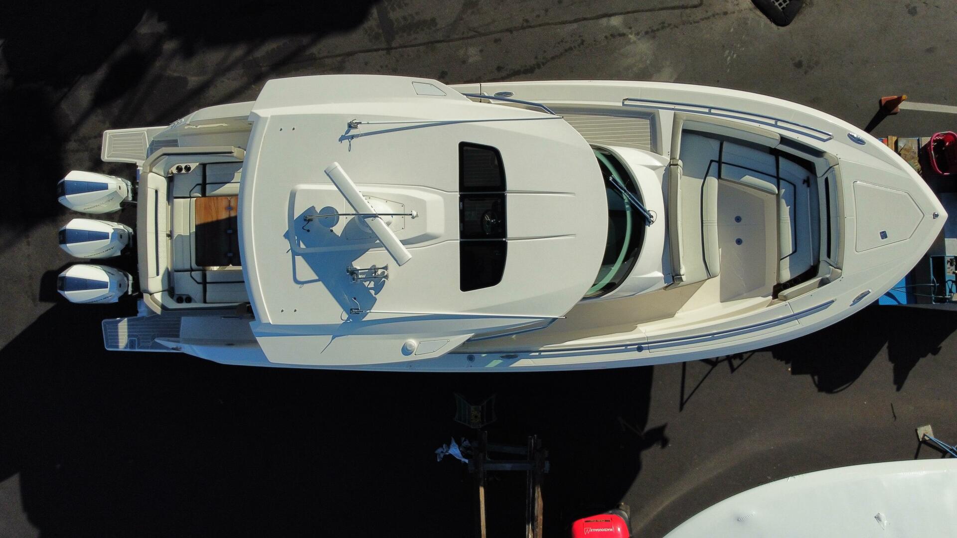 Slide: The Image of Tiara 38 2022 - 5236994