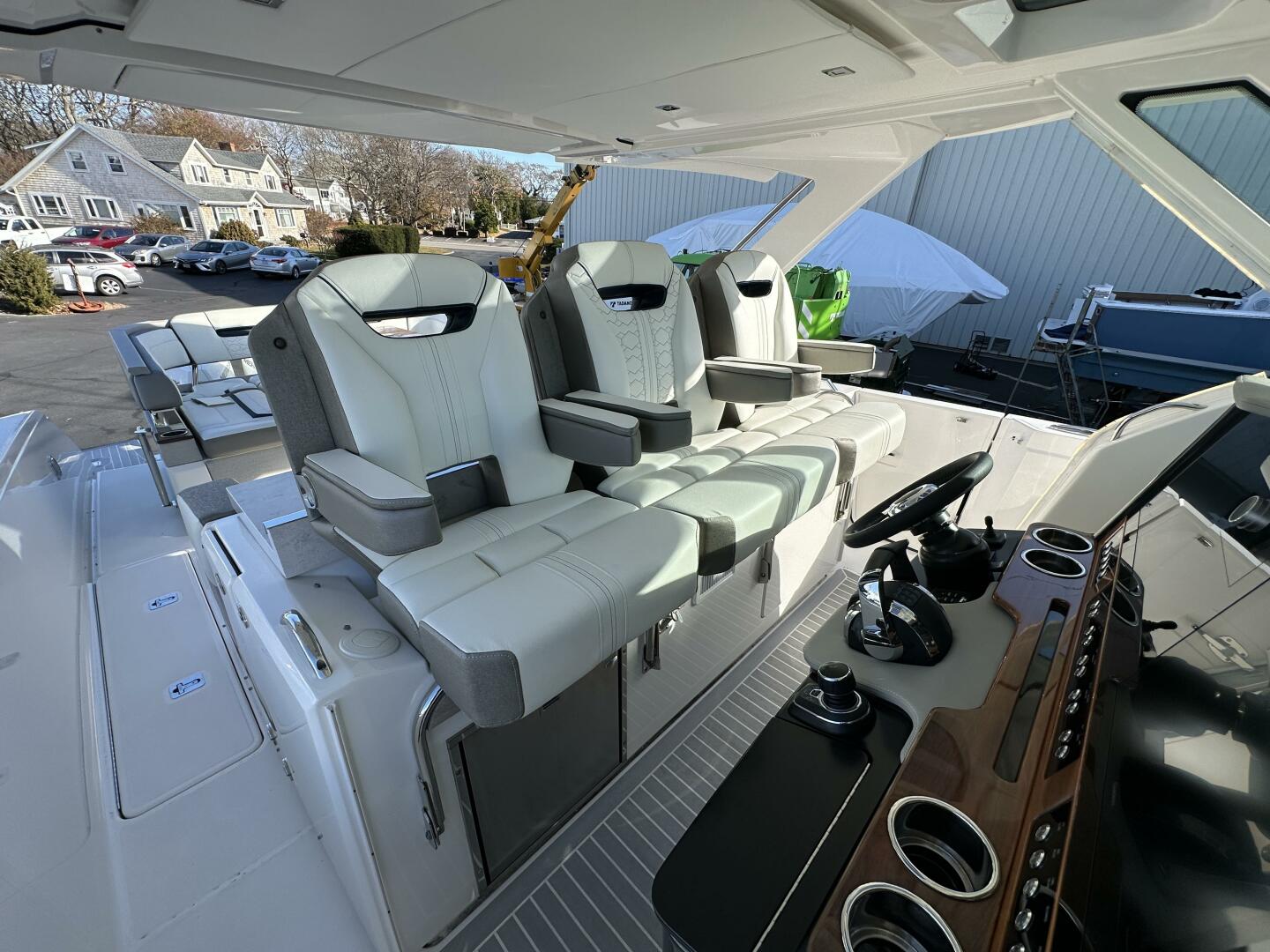 Slide: The Image of Tiara 38 2022 - 5236995