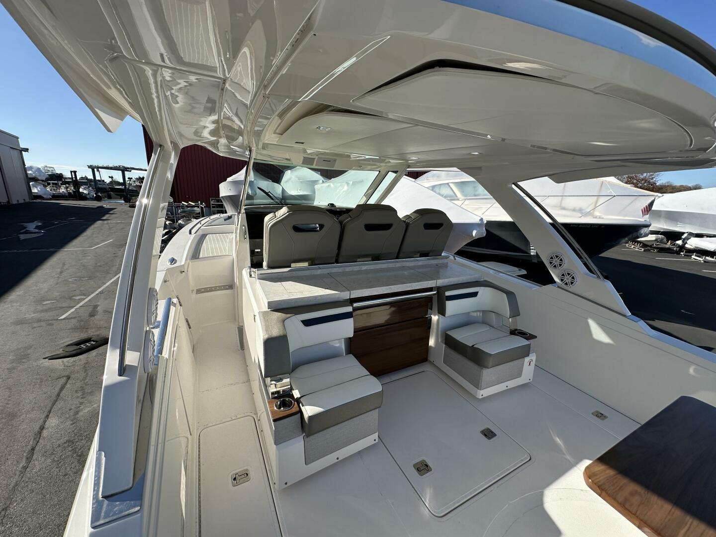 Slide: The Image of Tiara 38 2022 - 5236997