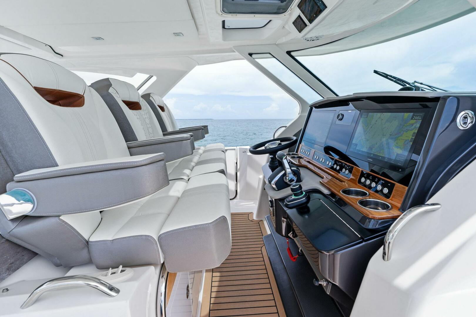 Slide: The Image of 2023 Tiara Yachts 38 LS - 5415474