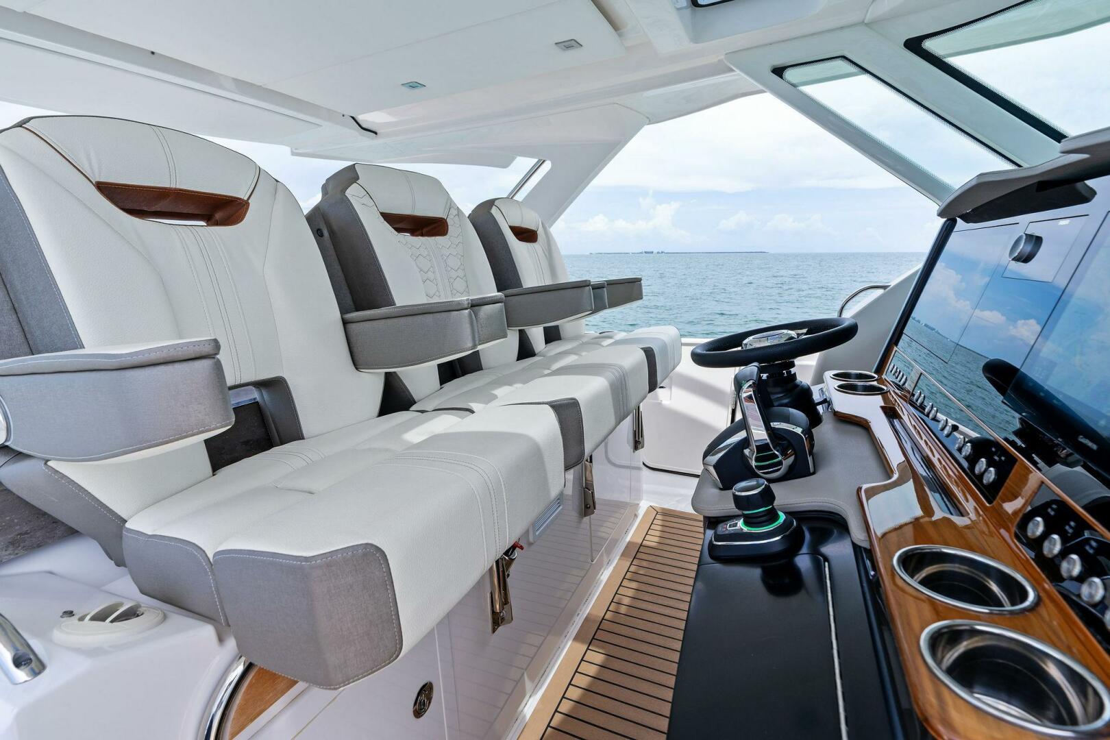 Slide: The Image of 2023 Tiara Yachts 38 LS - 5415498