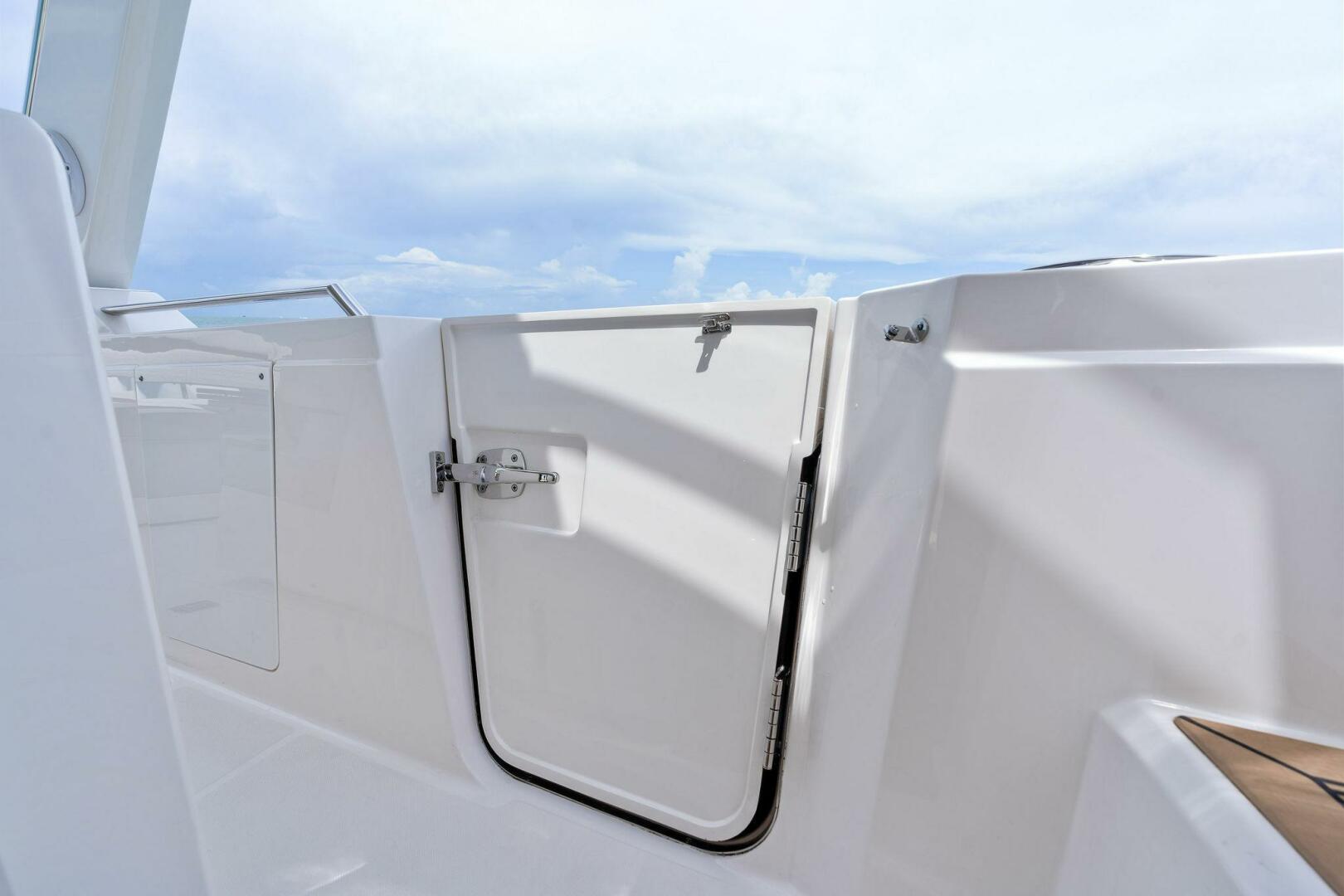 Slide: The Image of 2023 Tiara Yachts 38 LS - 5415500