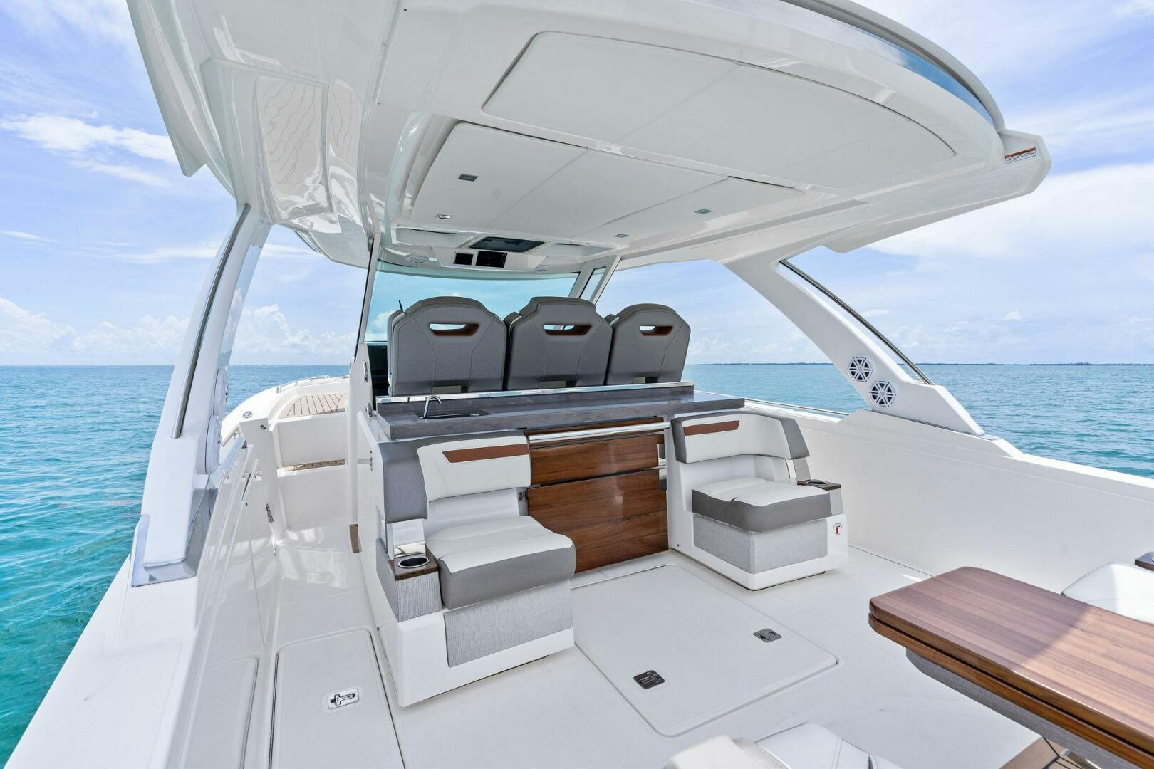 Slide: The Image of 2023 Tiara Yachts 38 LS - 5415506