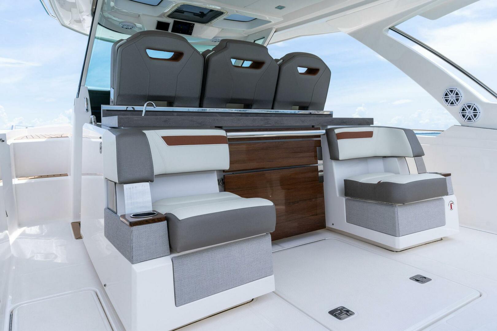 Slide: The Image of 2023 Tiara Yachts 38 LS - 5415507