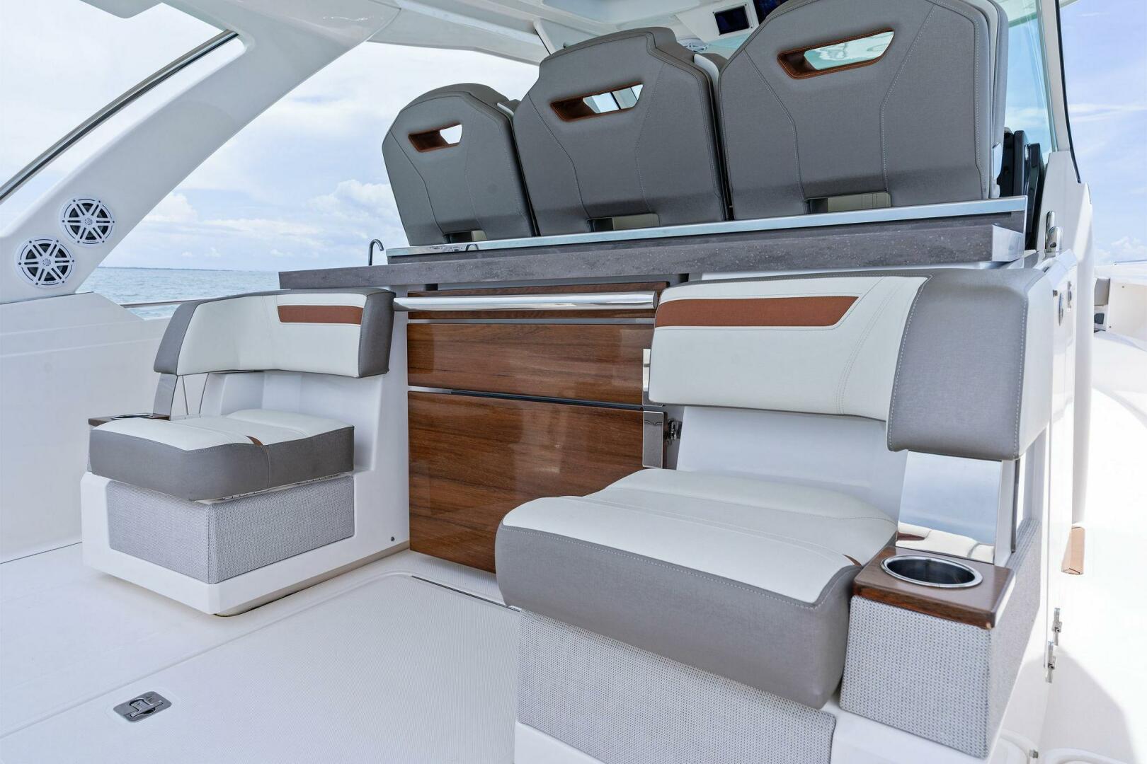 Slide: The Image of 2023 Tiara Yachts 38 LS - 5415508