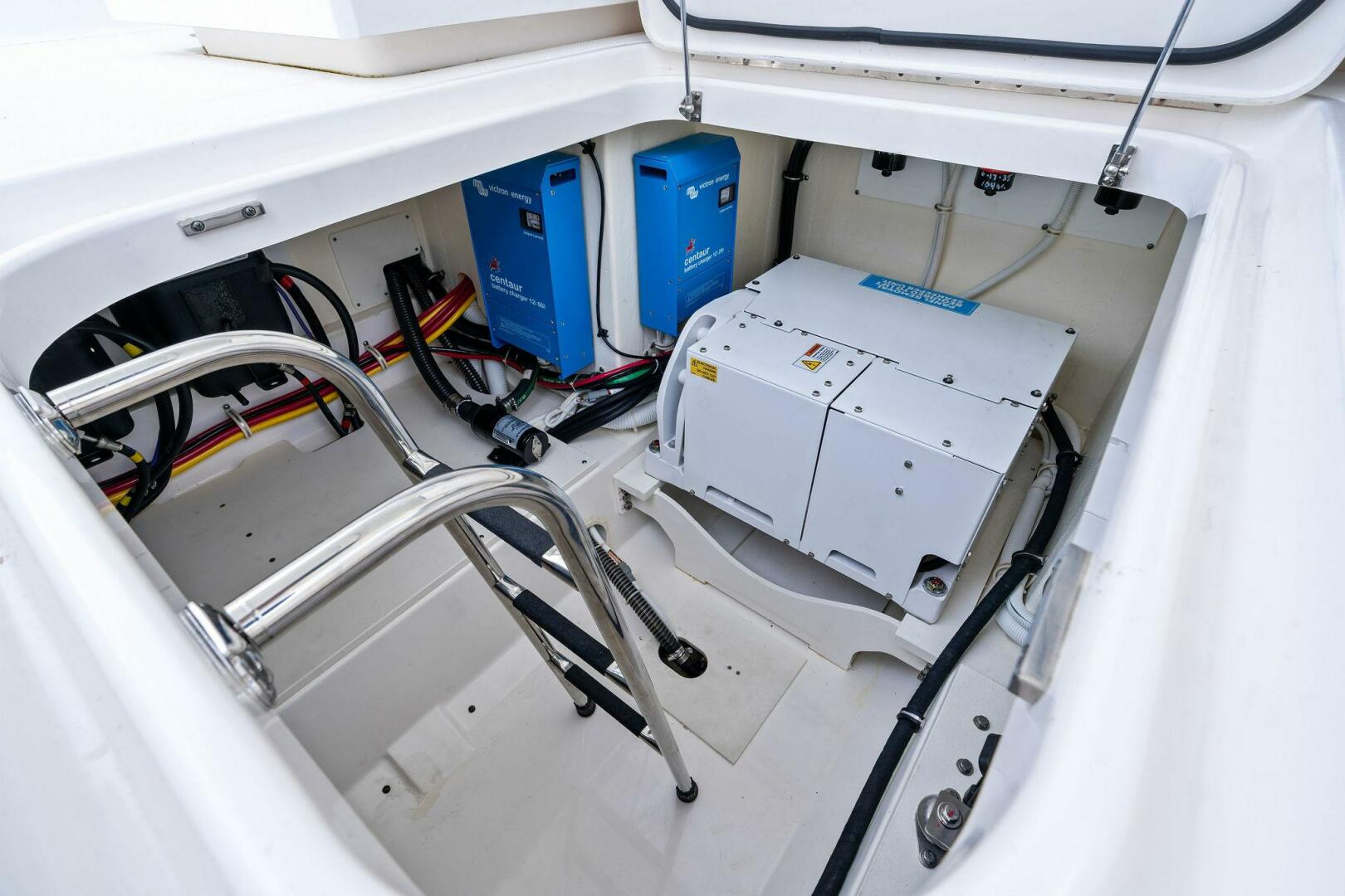 Slide: The Image of 2023 Tiara Yachts 38 LS - 5415510