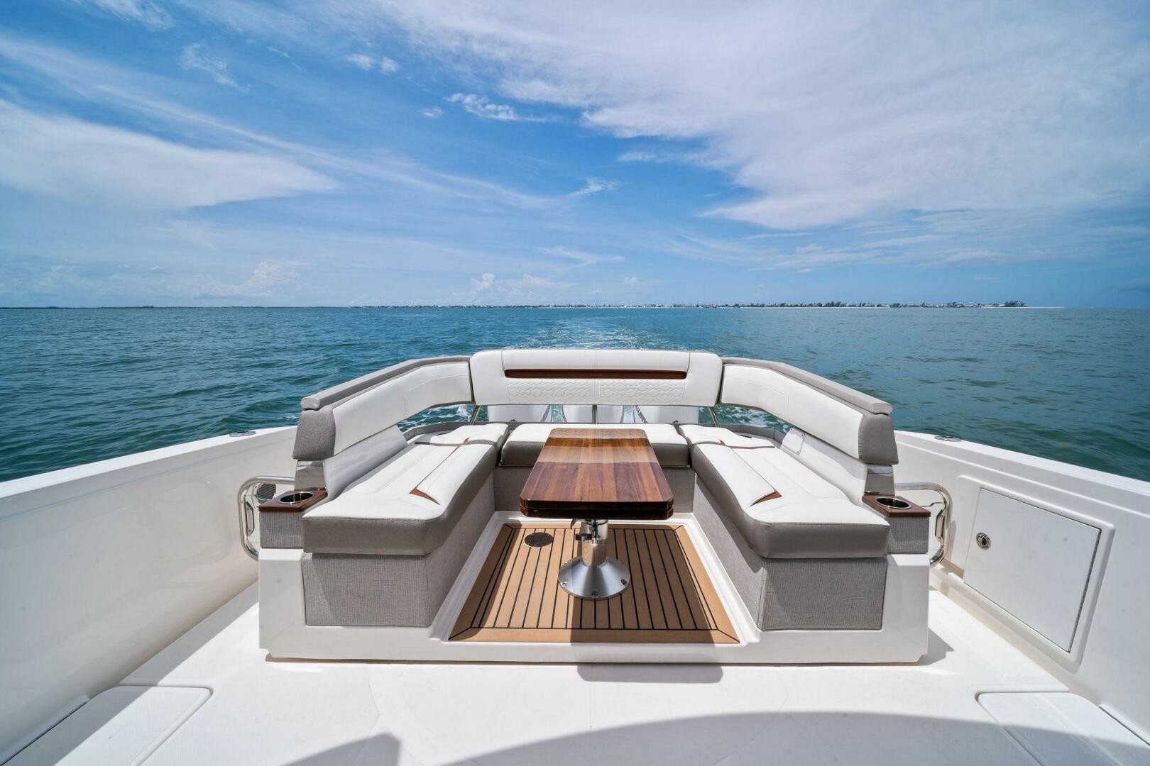 Slide: The Image of 2023 Tiara Yachts 38 LS - 5415512