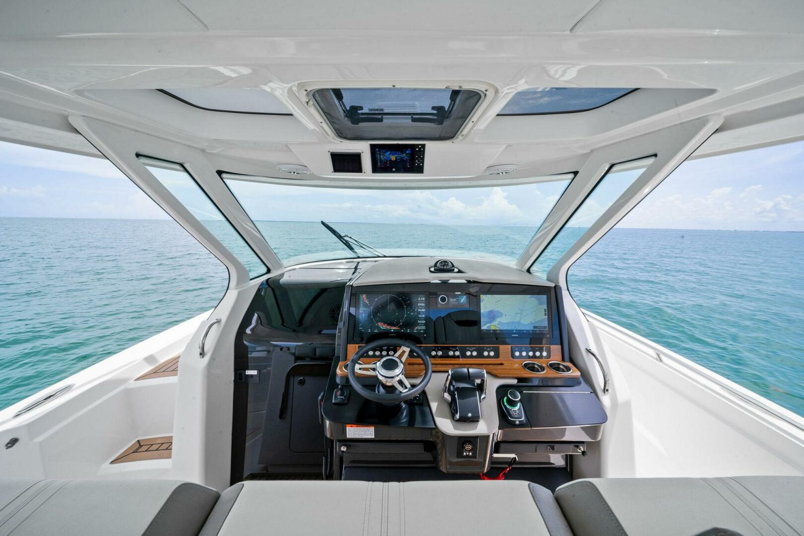 Slide: The Image of 2023 Tiara Yachts 38 LS - 5415513