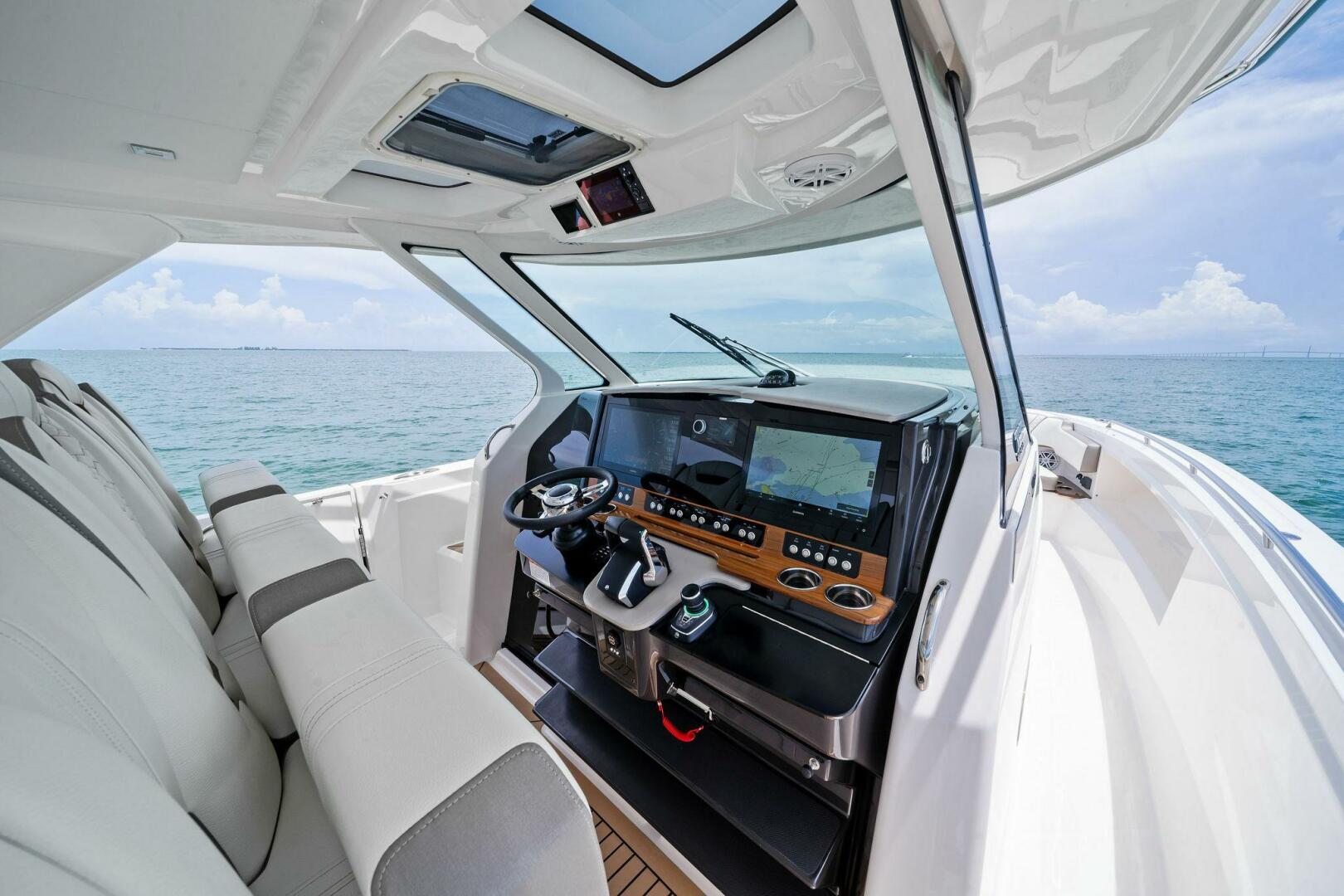 Slide: The Image of 2023 Tiara Yachts 38 LS - 5415515