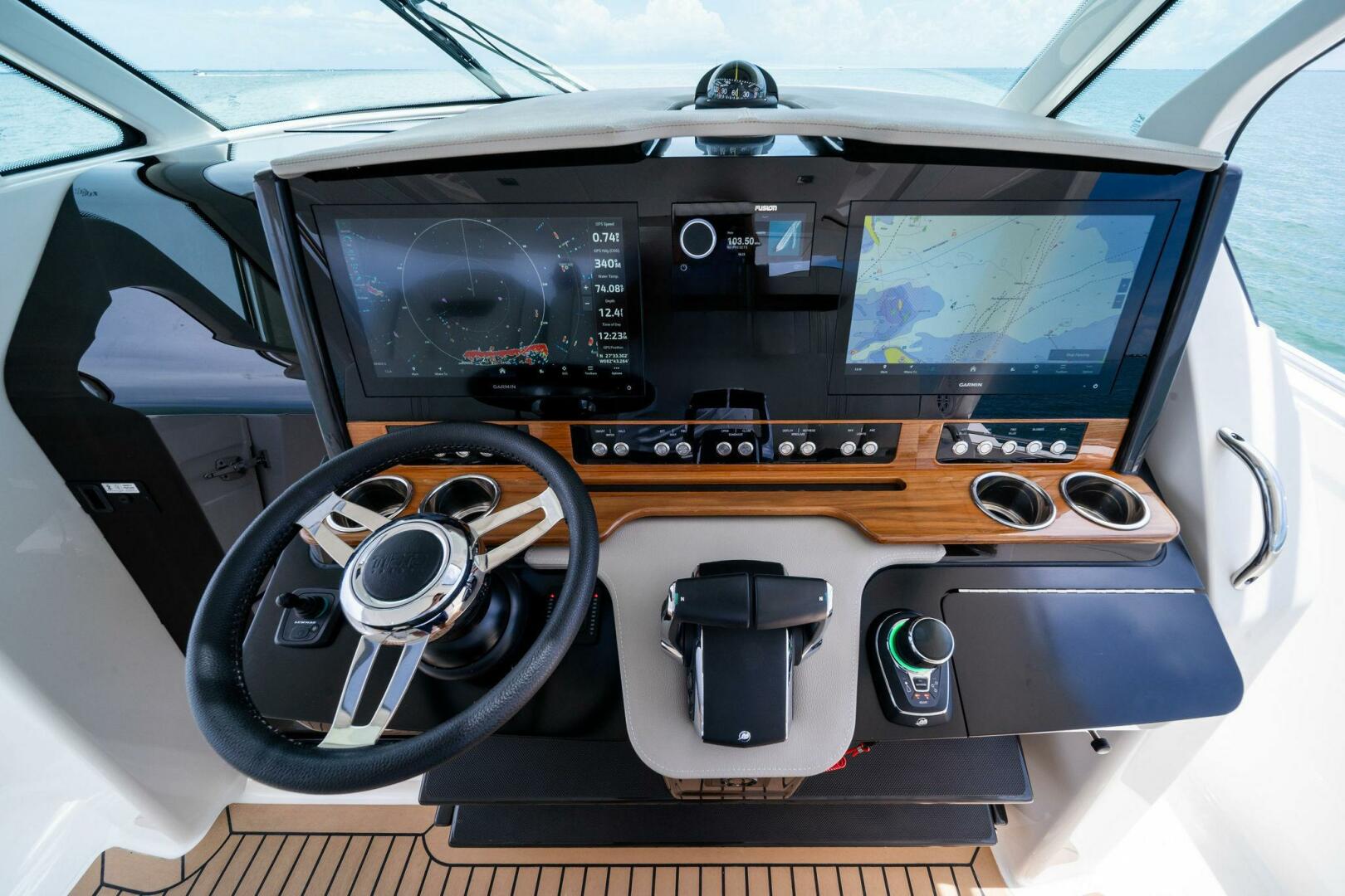 Slide: The Image of 2023 Tiara Yachts 38 LS - 5415516