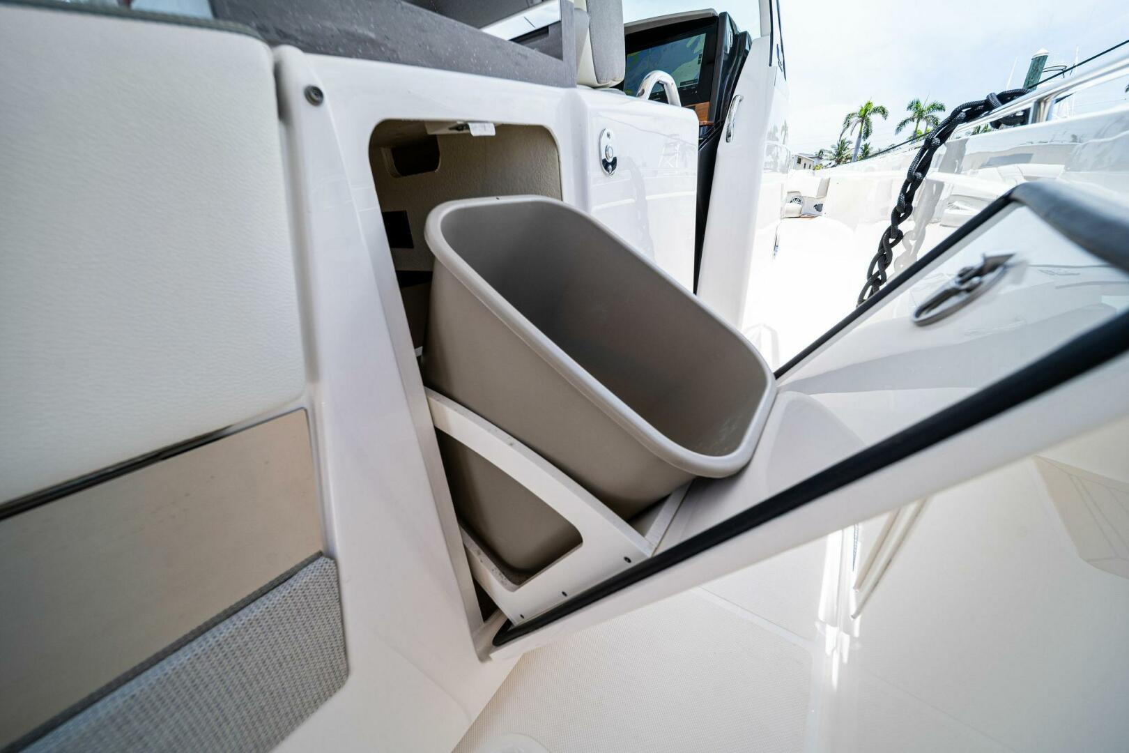 Slide: The Image of 2023 Tiara Yachts 38 LS - 5415519