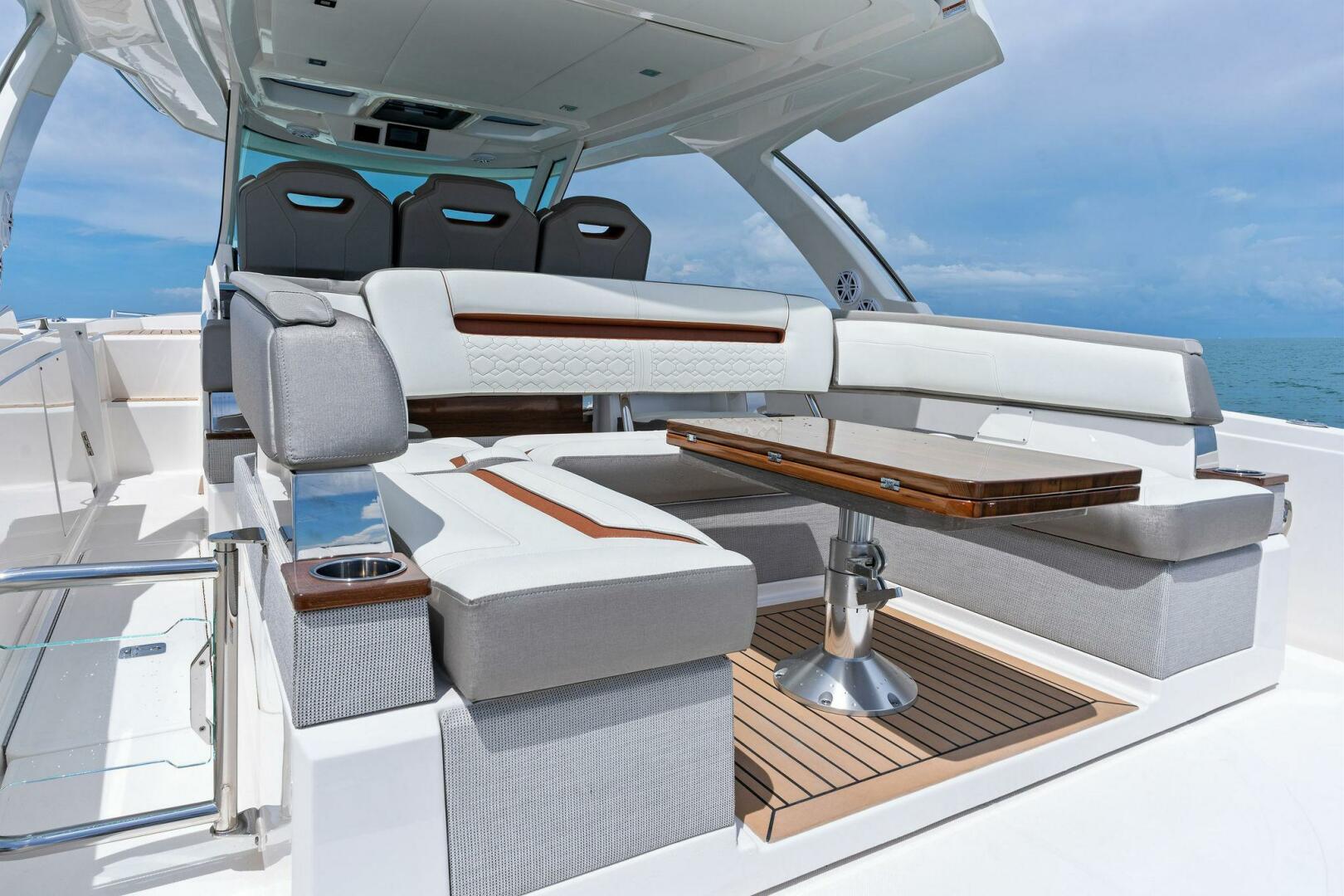 Slide: The Image of 2023 Tiara Yachts 38 LS - 5415533